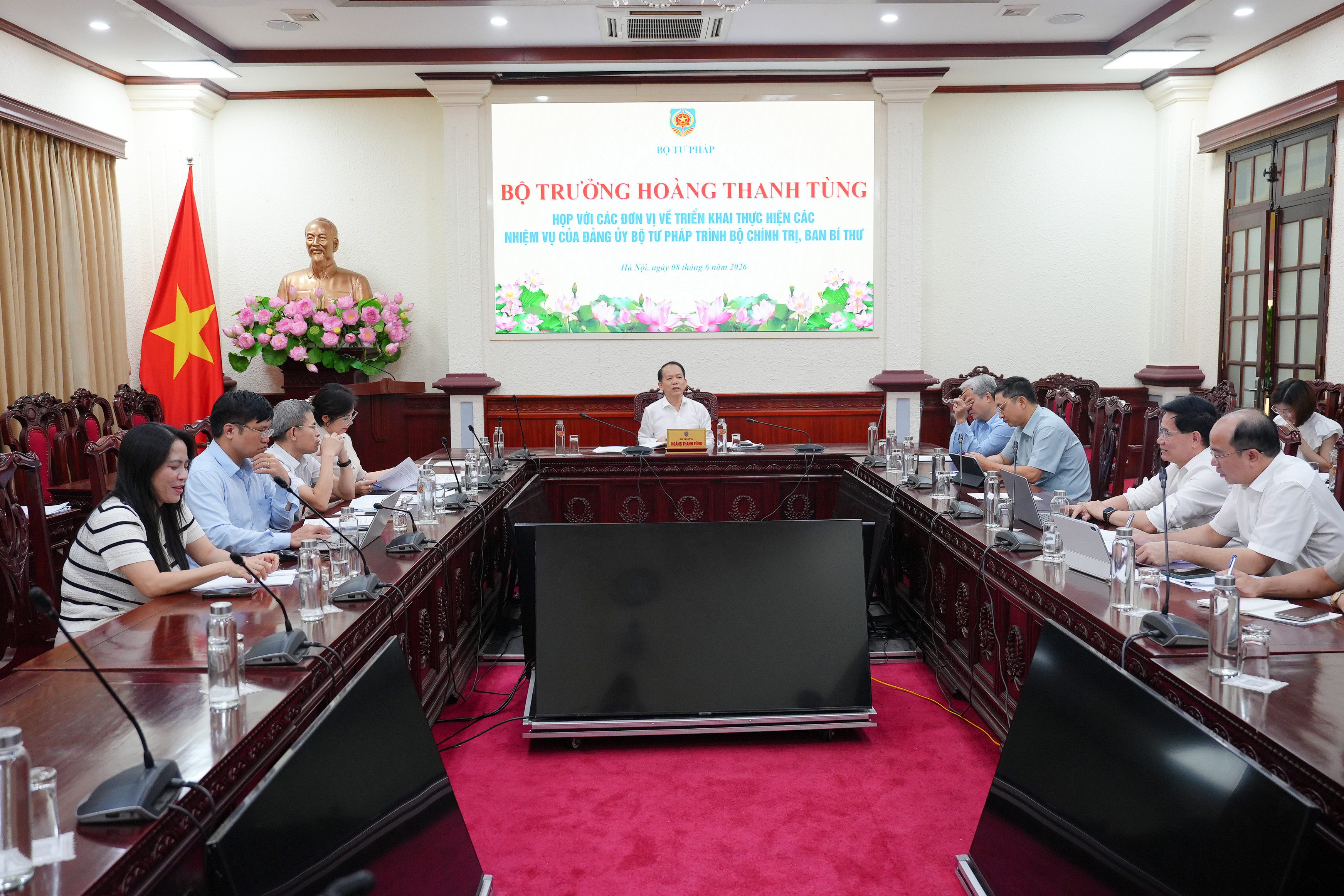 Bộ trưởng Hoàng Thanh Tùng chủ trì cuộc họp.