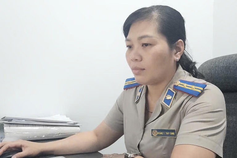 Ảnh đại diện bài viết: nữ chấp hành viên hoàng thị thùy dung.