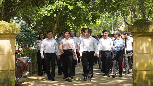 Ảnh đại diện Bộ trưởng Tư pháp dâng hương tại Khu di tích Quốc gia đặc biệt Tân Trào
