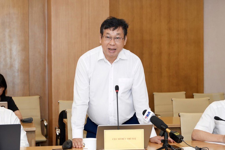 Ông Trần Lê Hồng, Phó Cục trưởng Cục Sở hữu trí tuệ (Bộ KH&CN) thông tin tại họp báo - Ảnh: VGP/TG