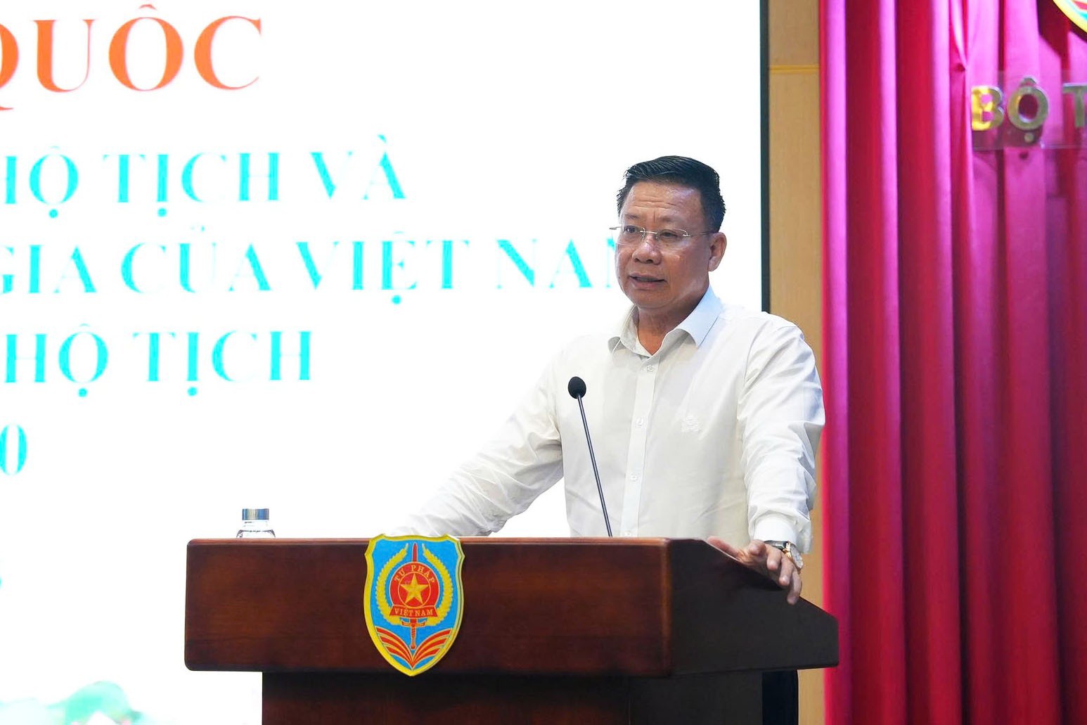 Thứ trưởng Bộ Tư pháp Nguyễn Thanh Ngọc nhấn mạnh, Luật Hộ tịch năm 2026 được Quốc hội khóa XVI thông qua tại Kỳ họp thứ nhất đã thể hiện rõ tư duy đổi mới trong công tác xây dựng pháp luật trên tinh thần các chủ trương của Đảng và Nhà nước