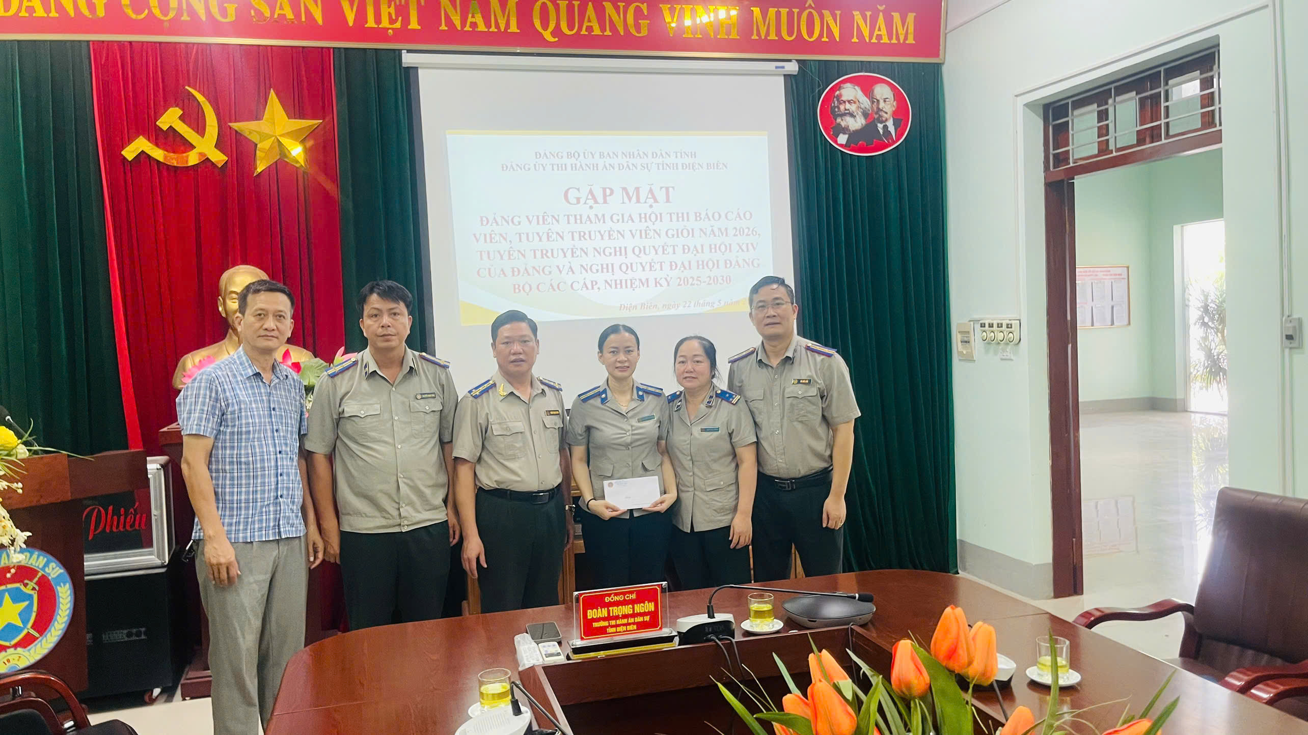 gap-mat-dong-vien-dang-vien-019e66ea0c967d3cb64e24242bf3675f.jpg gặp mặt động viên đảng viên.jpg