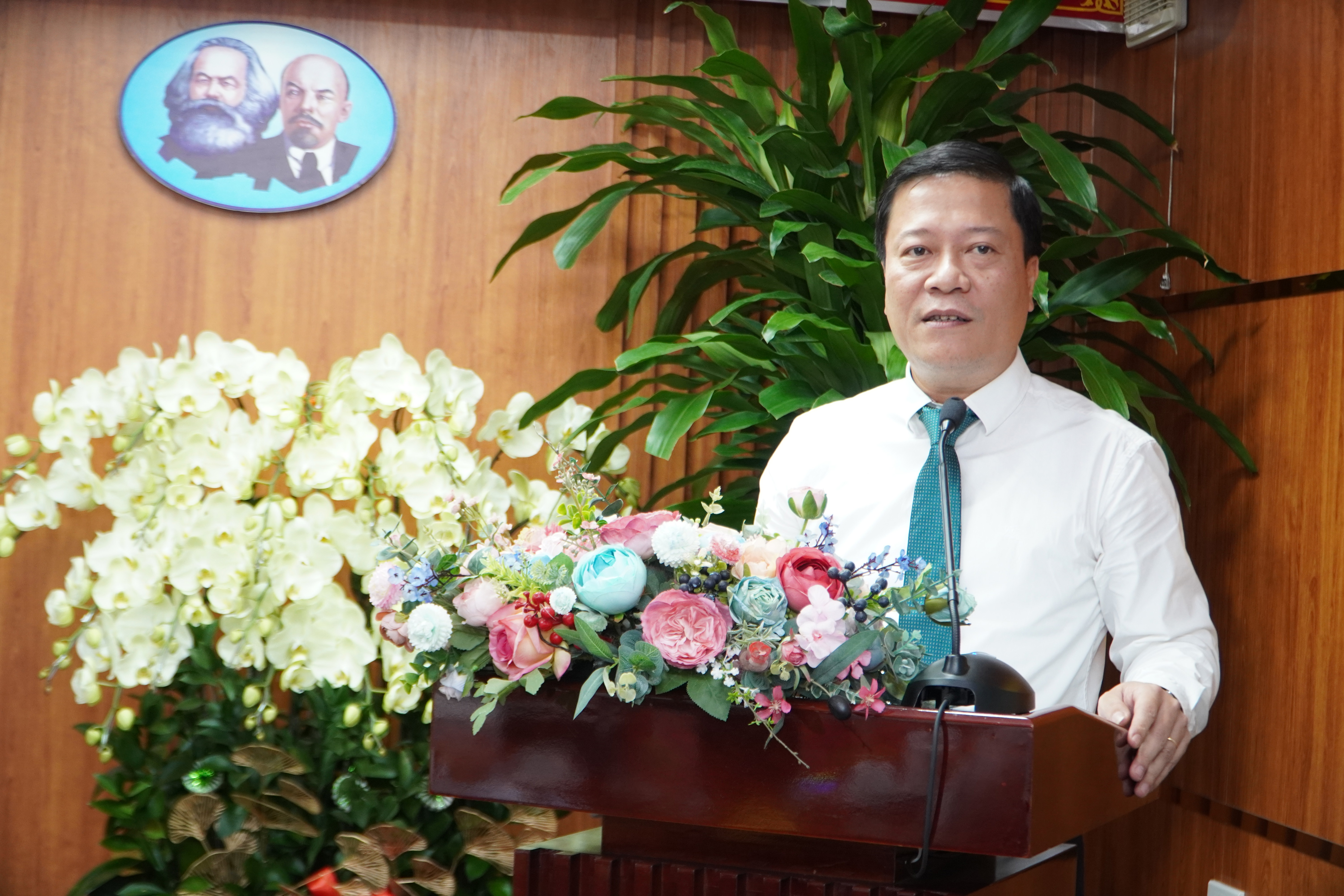 giam đốc.JPG