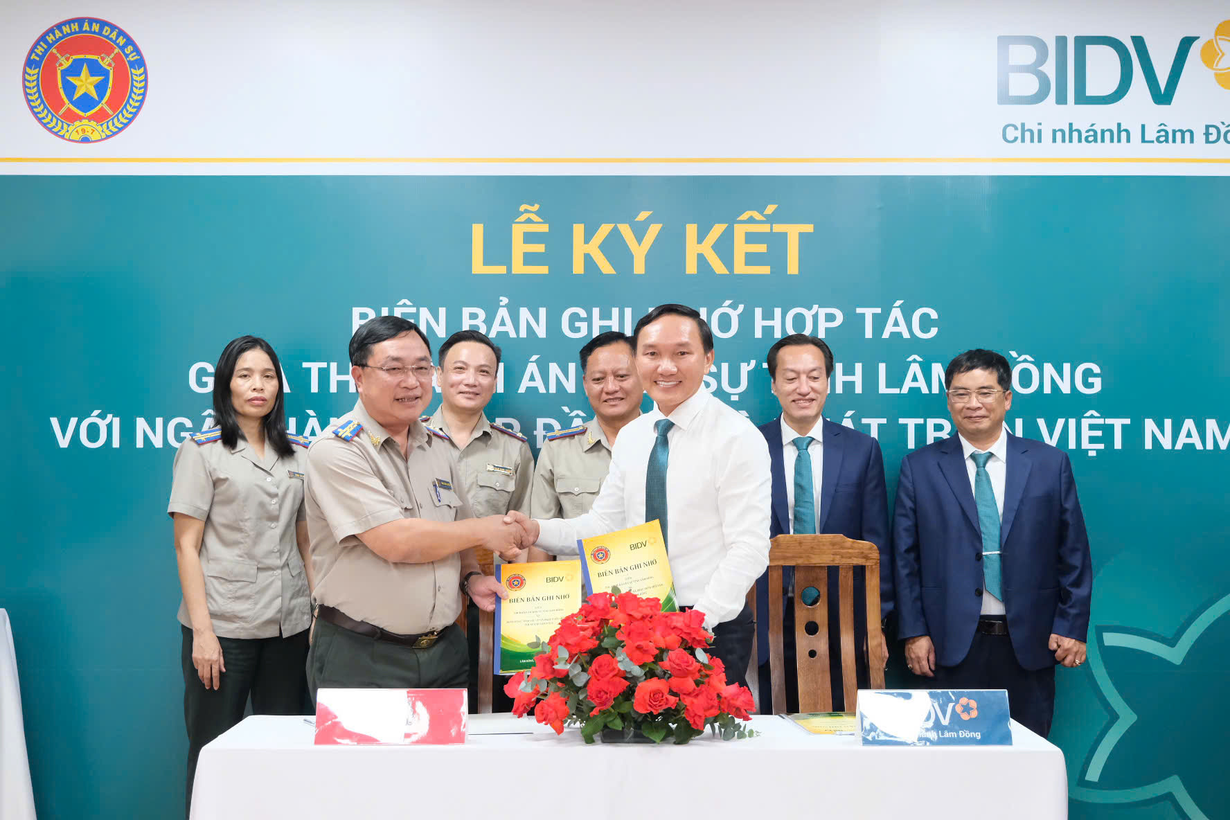 Ảnh đại diện Thi hành án dân sự tỉnh Lâm Đồng và Ngân hàng BIDV chi nhánh Lâm Đồng ký kết Biên bản ghi nhớ phối hợp công tác
