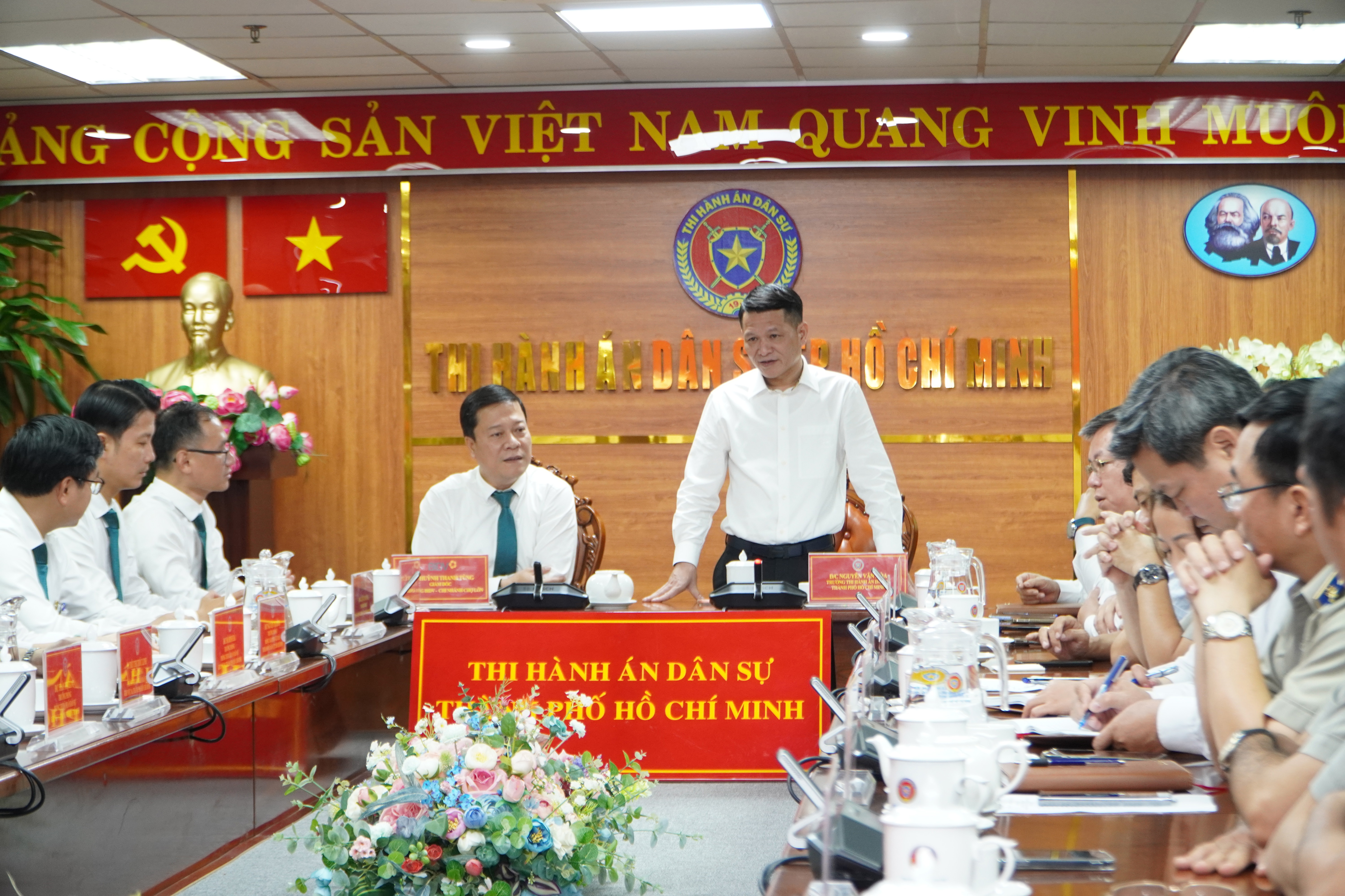 hai sếp.JPG