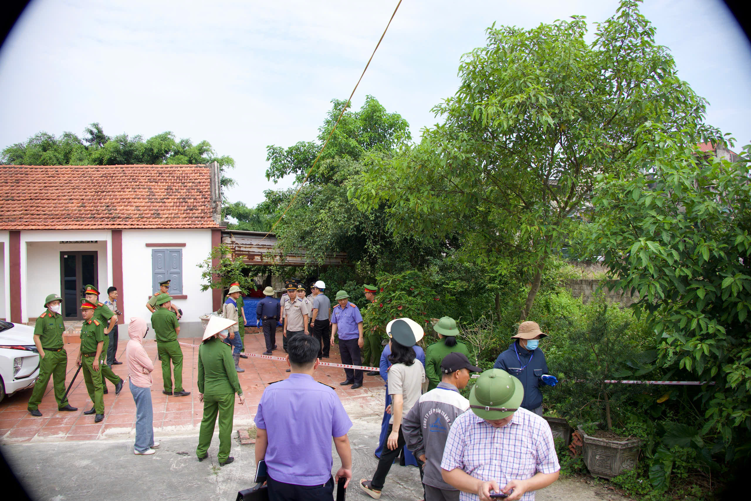 H&igrave;nh ảnh cưỡng chế 1.jpg