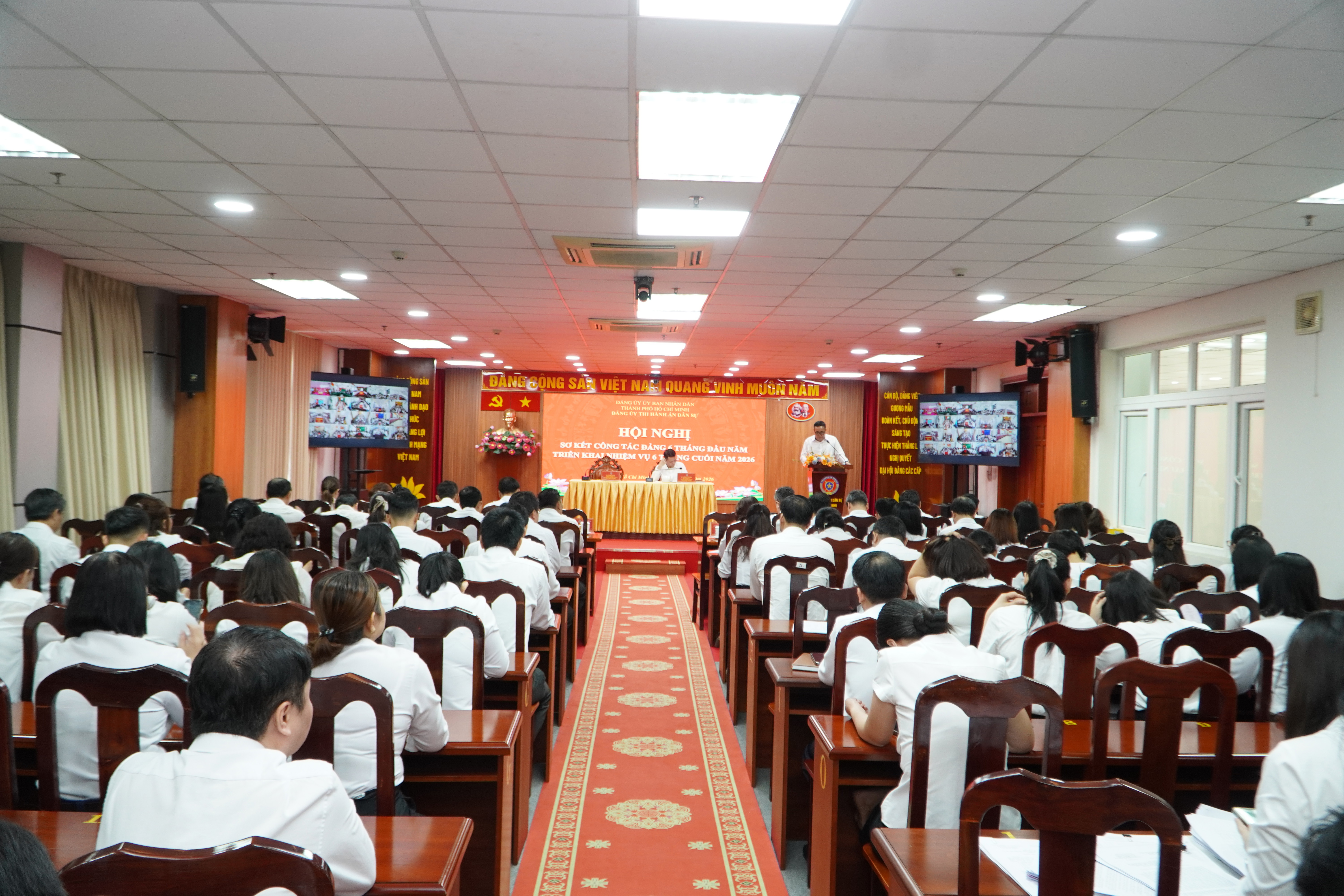 hoi-nghi-019f839111f4736fb5bed54385601cae.jpg HỘI NGHỊ.JPG