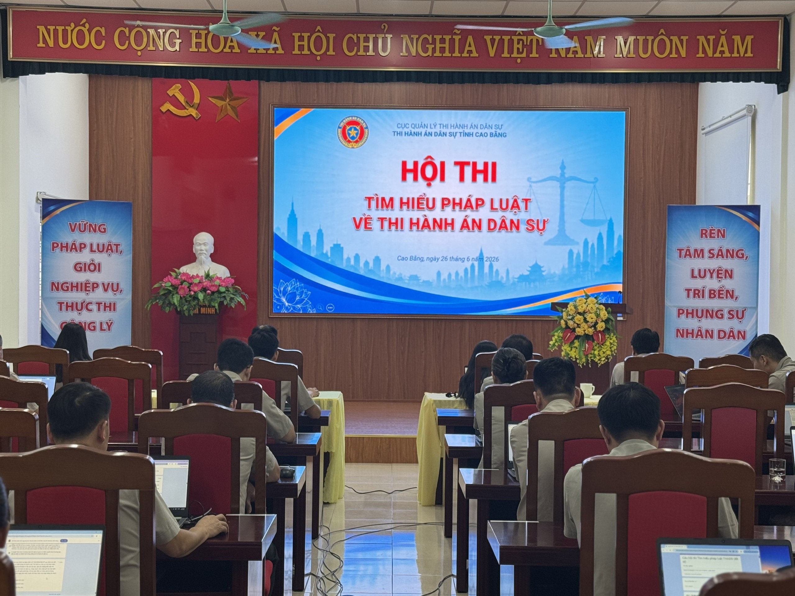 hoi-thi-2026-1-019f0d2e907a7af2a5edd7219eb0780d.jpg Hoi thi 2026 (1).jpg