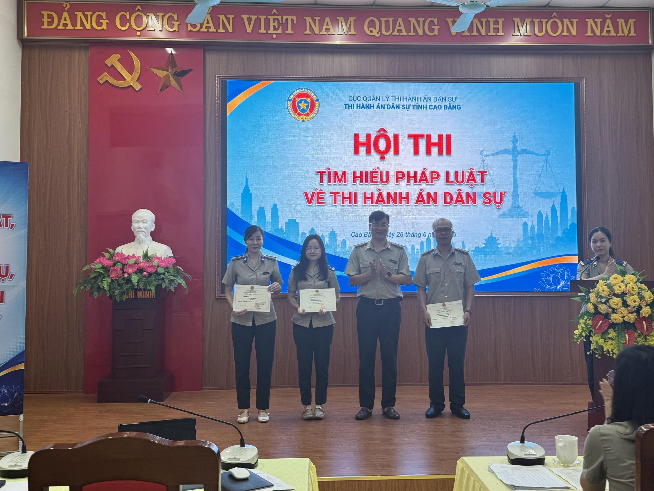 hoi-thi-2026-3-019f10c442b575cfad9a0f8ff33e7f7d.jpg Hoi thi 2026 (3).jpg