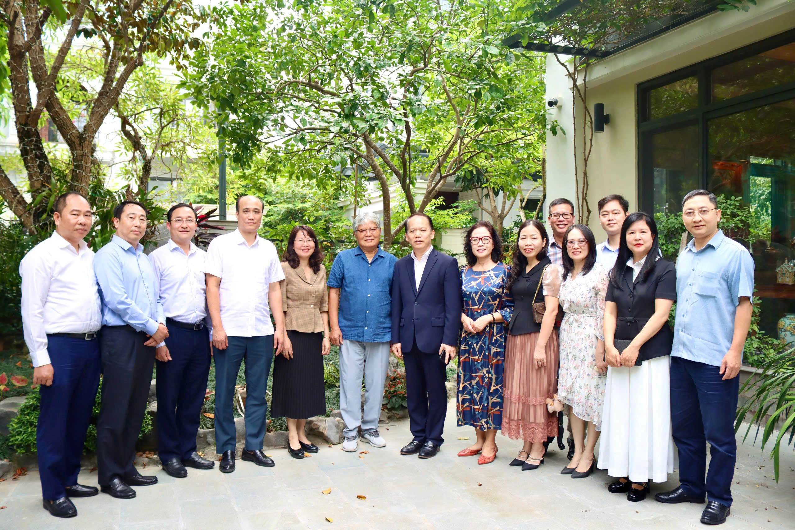 Bộ trưởng Bộ Tư pháp Hoàng Thanh Tùng thăm nguyên lãnh đạo Bộ Tư pháp qua các thời kỳ