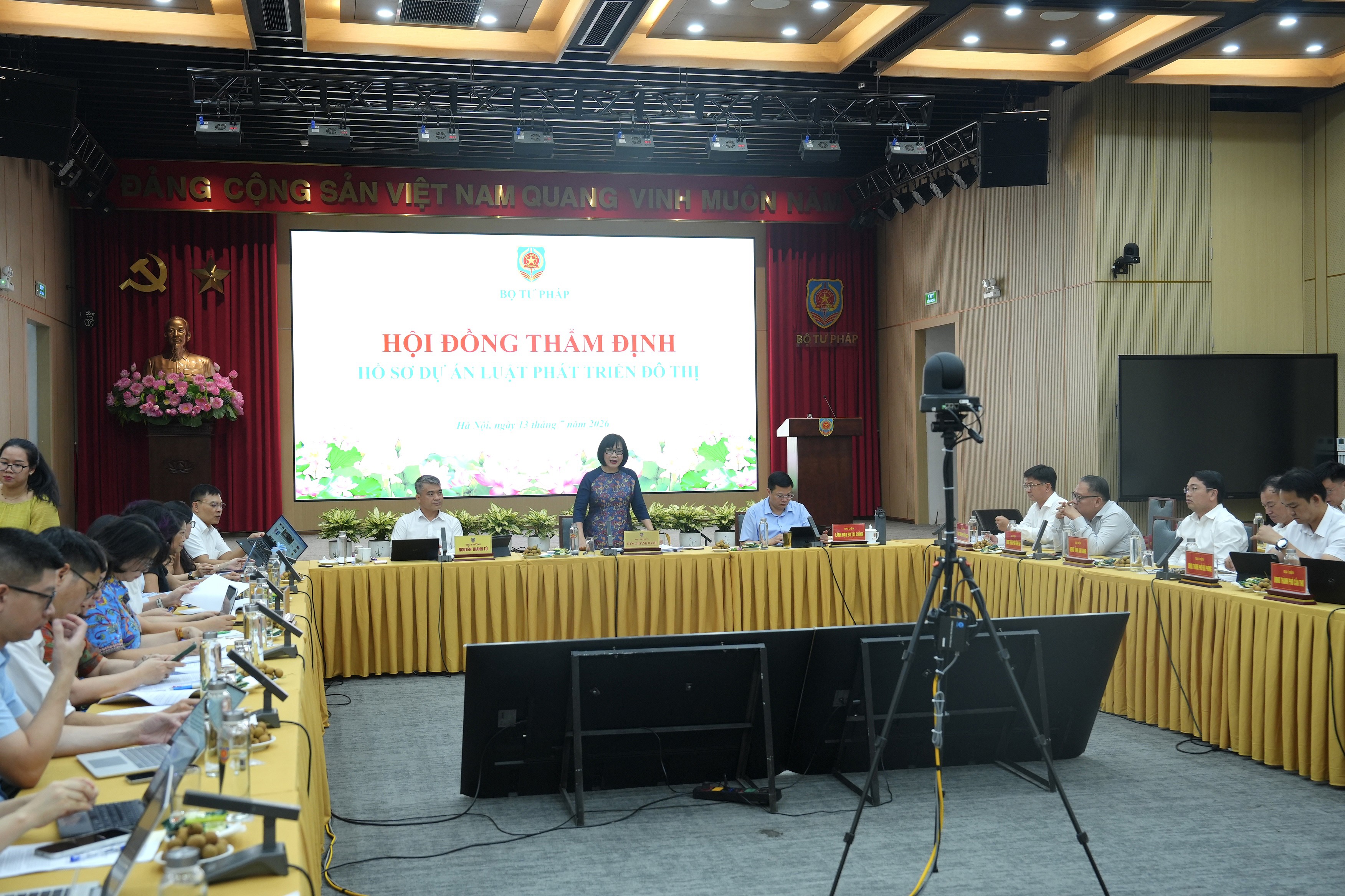 Ảnh đại diện bài viết: quang cảnh buổi thẩm định.