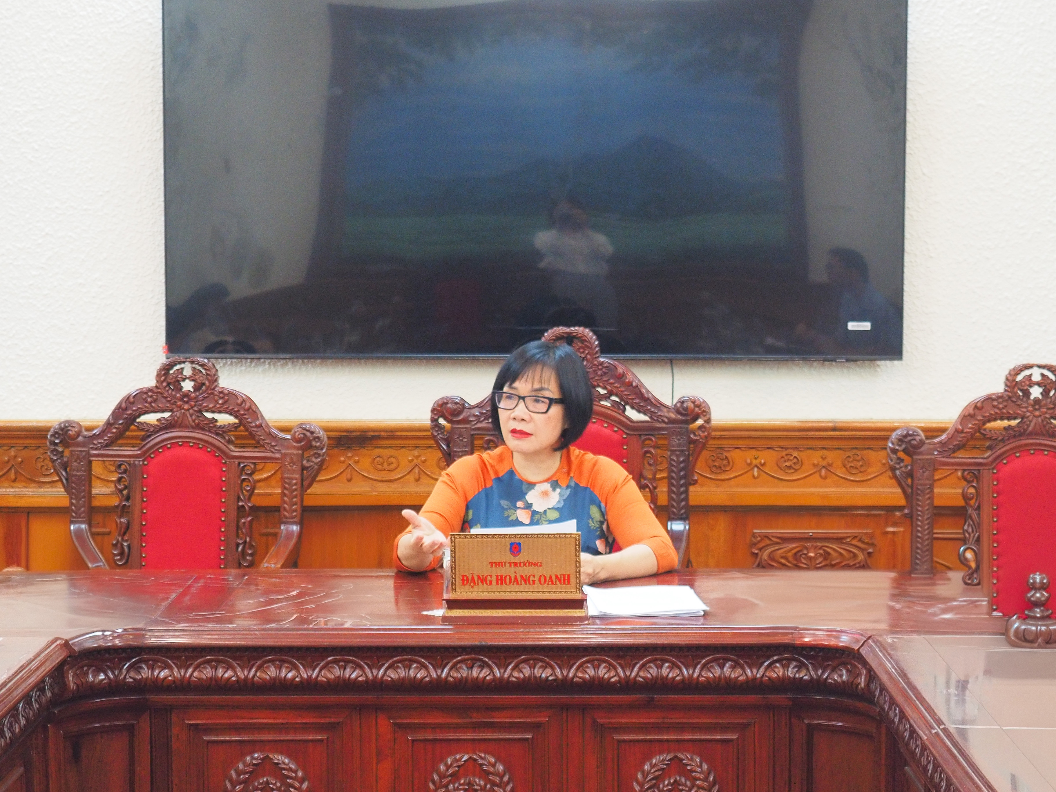 Ảnh đại diện bài viết: thứ trưởng đặng hoàng oanh kết luận cuộc họp.