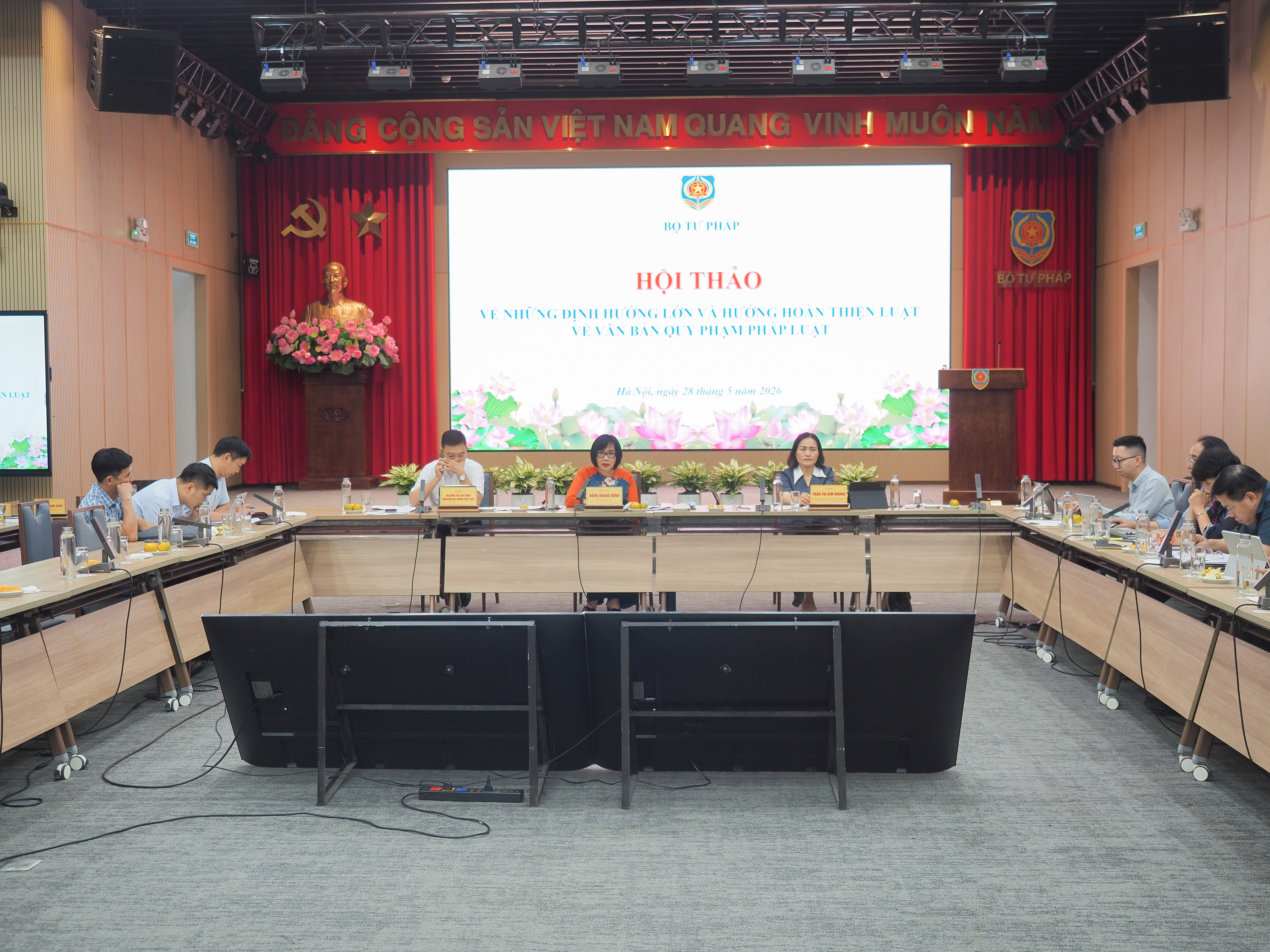 Ảnh đại diện bài viết: toàn cảnh hội thảo.