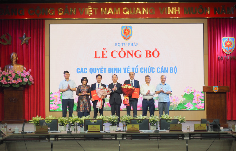 Ảnh đại diện bộ tư pháp công bố các quyết định về công tác cán bộ