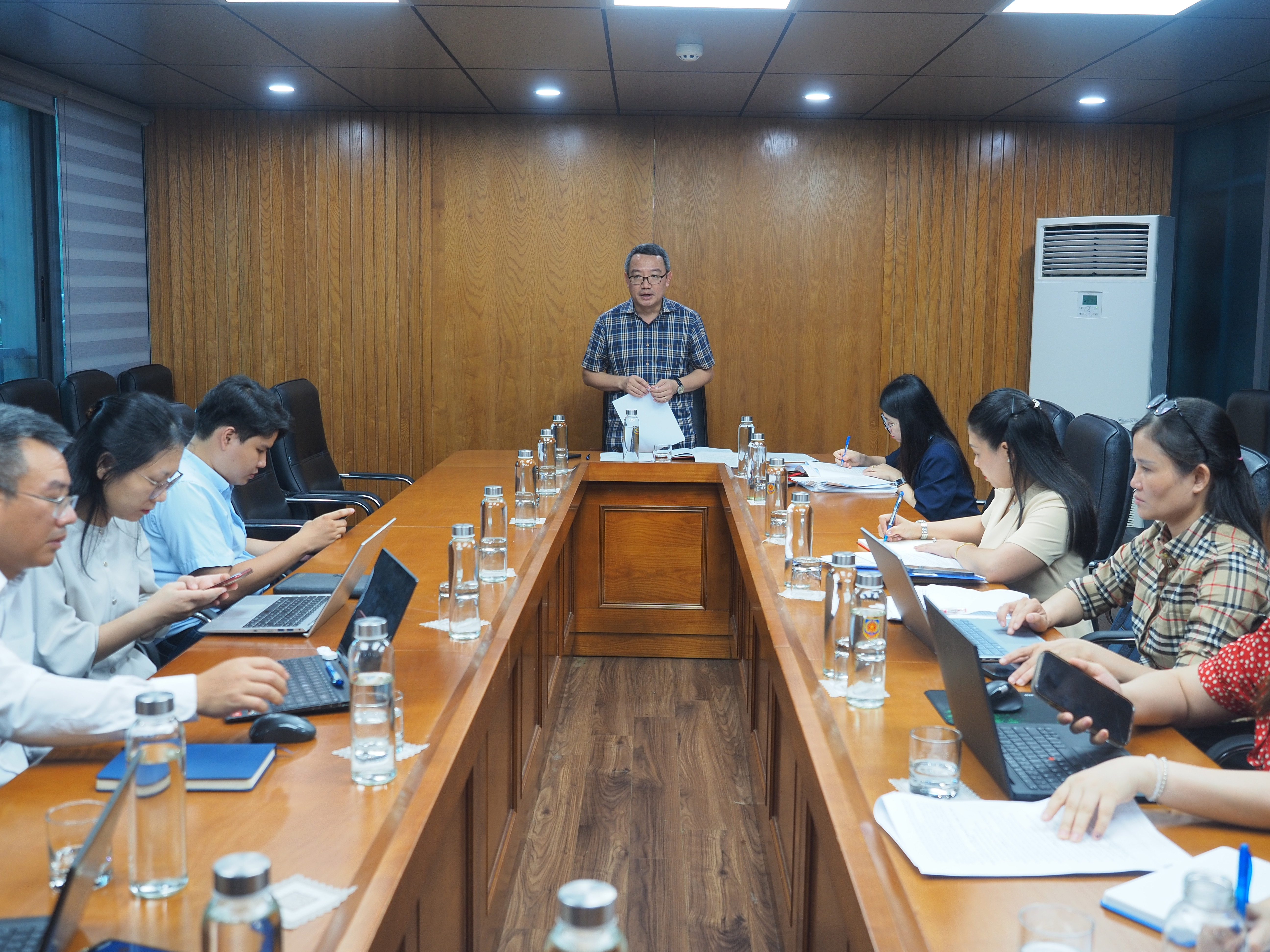 Toàn cảnh cuộc họp.
