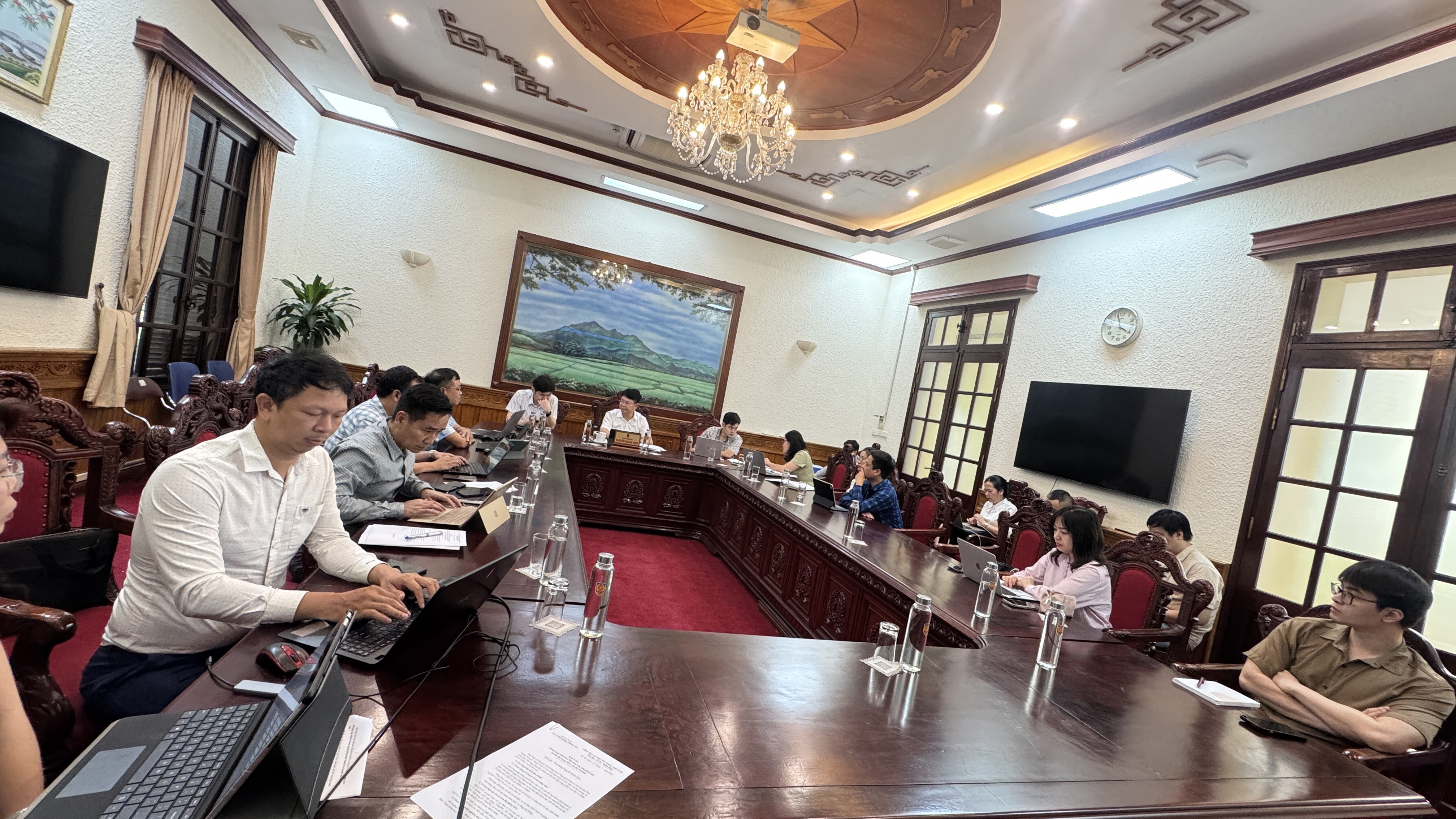 Ảnh đại diện bài viết: quang cảnh cuộc họp