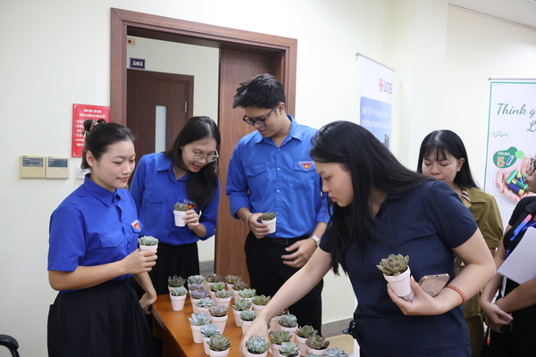 Ảnh đại diện Đoàn cơ sở Cục Đăng ký giao dịch bảo đảm và Bồi thường nhà nước hưởng ứng chương trình “Đổi pin lấy cây xanh”