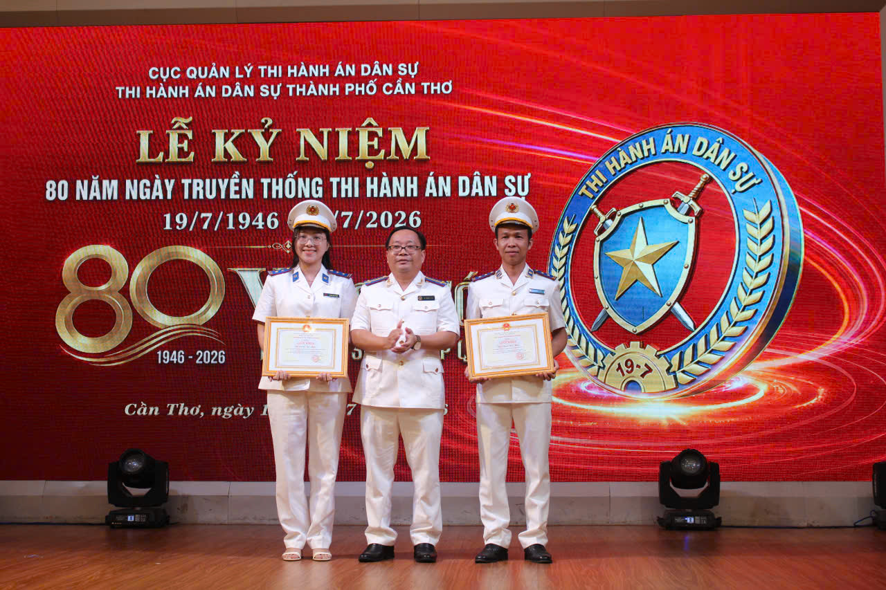 khen-thuong-1-019f6df2b90b7baea478617afbb462ba.jpg khen thuong 1.jpg