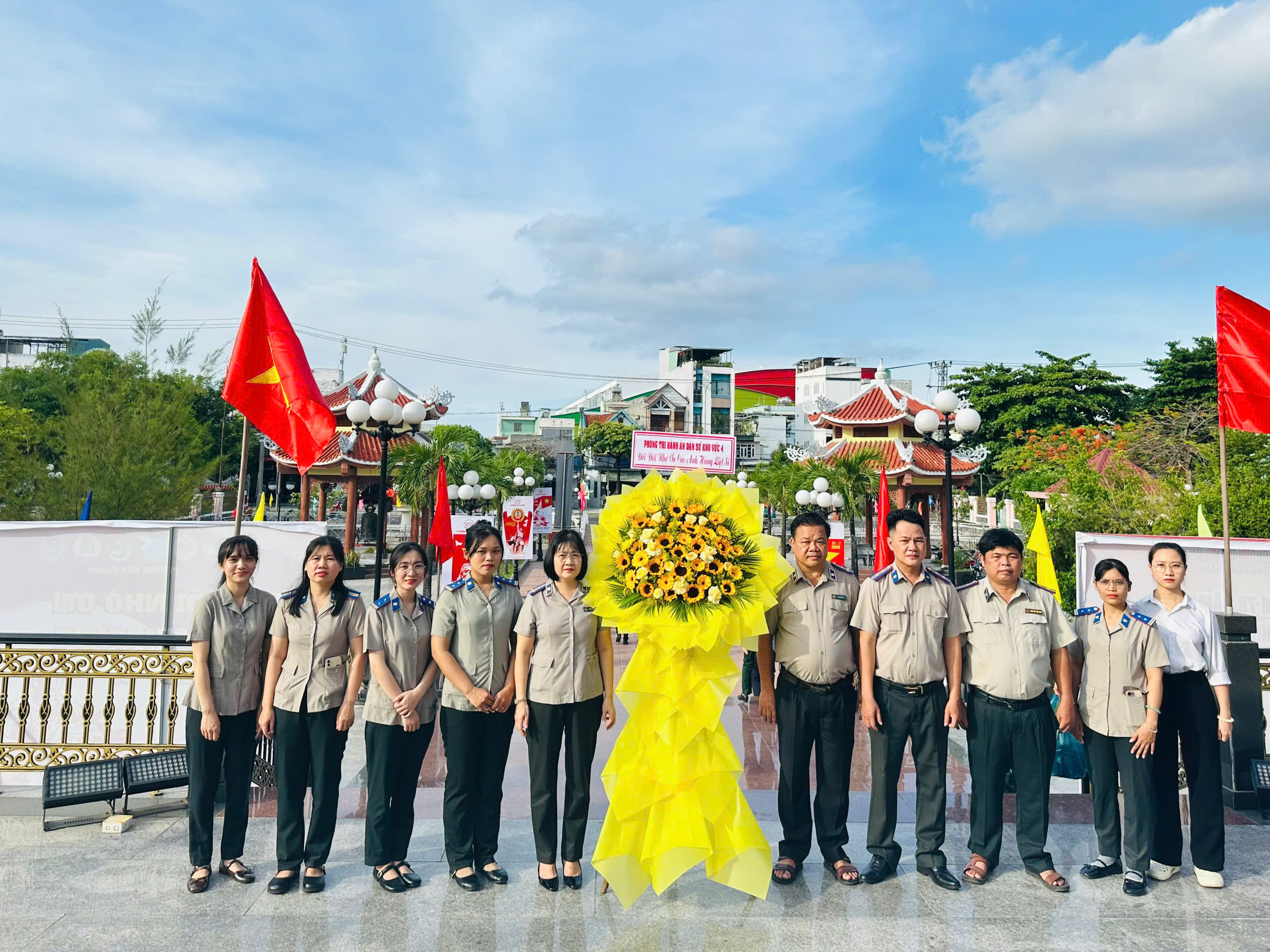 kv4-h2-019f9c336d697904b221cadb0ae7f36f.jpg kv4 h2.jpg