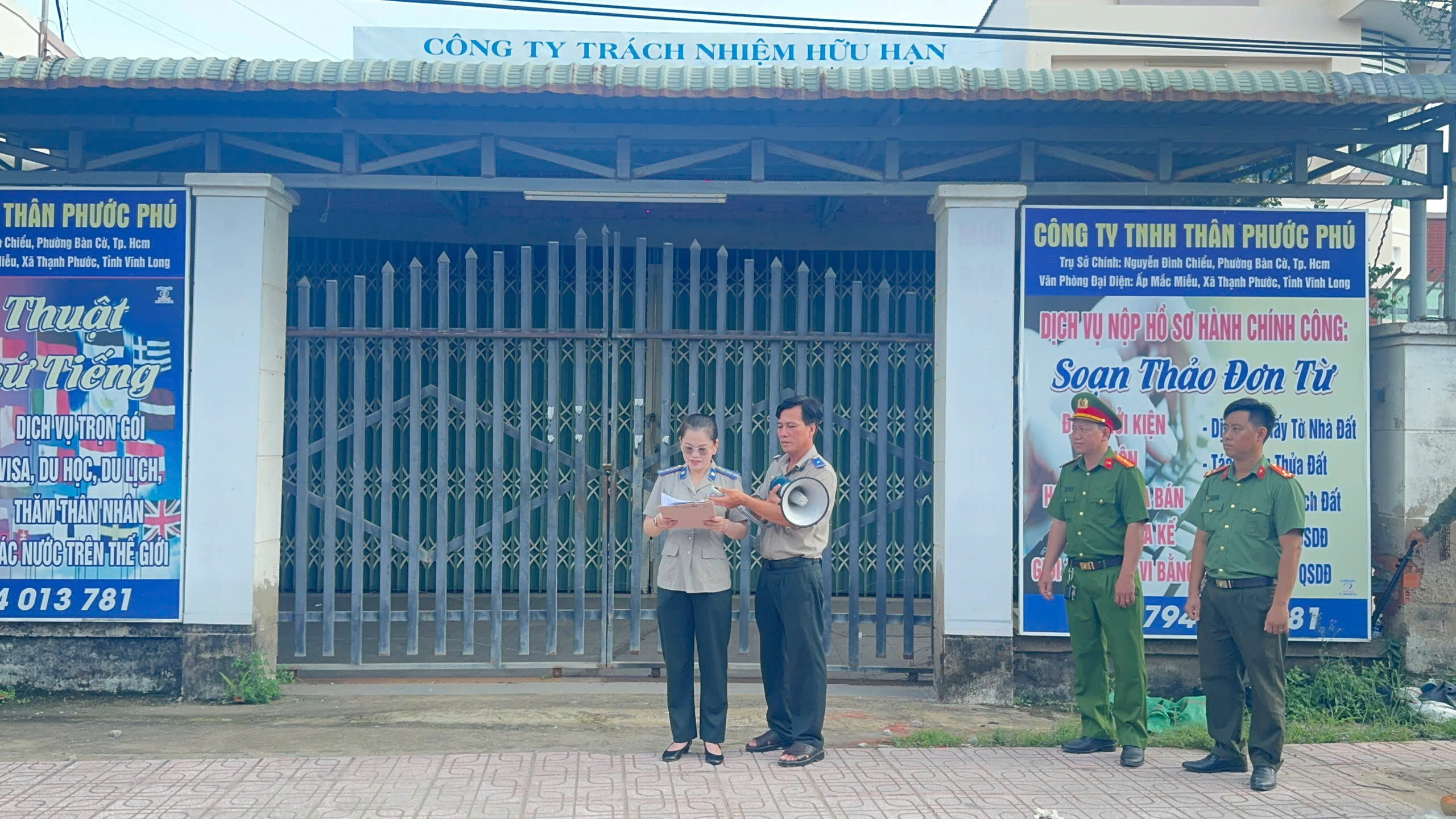 Ảnh đại diện Phòng Thi hành án dân sự Khu vực 8 tỉnh Vĩnh Long tổ chức cưỡng chế giao trả nhà theo bản án có hiệu lực pháp luật