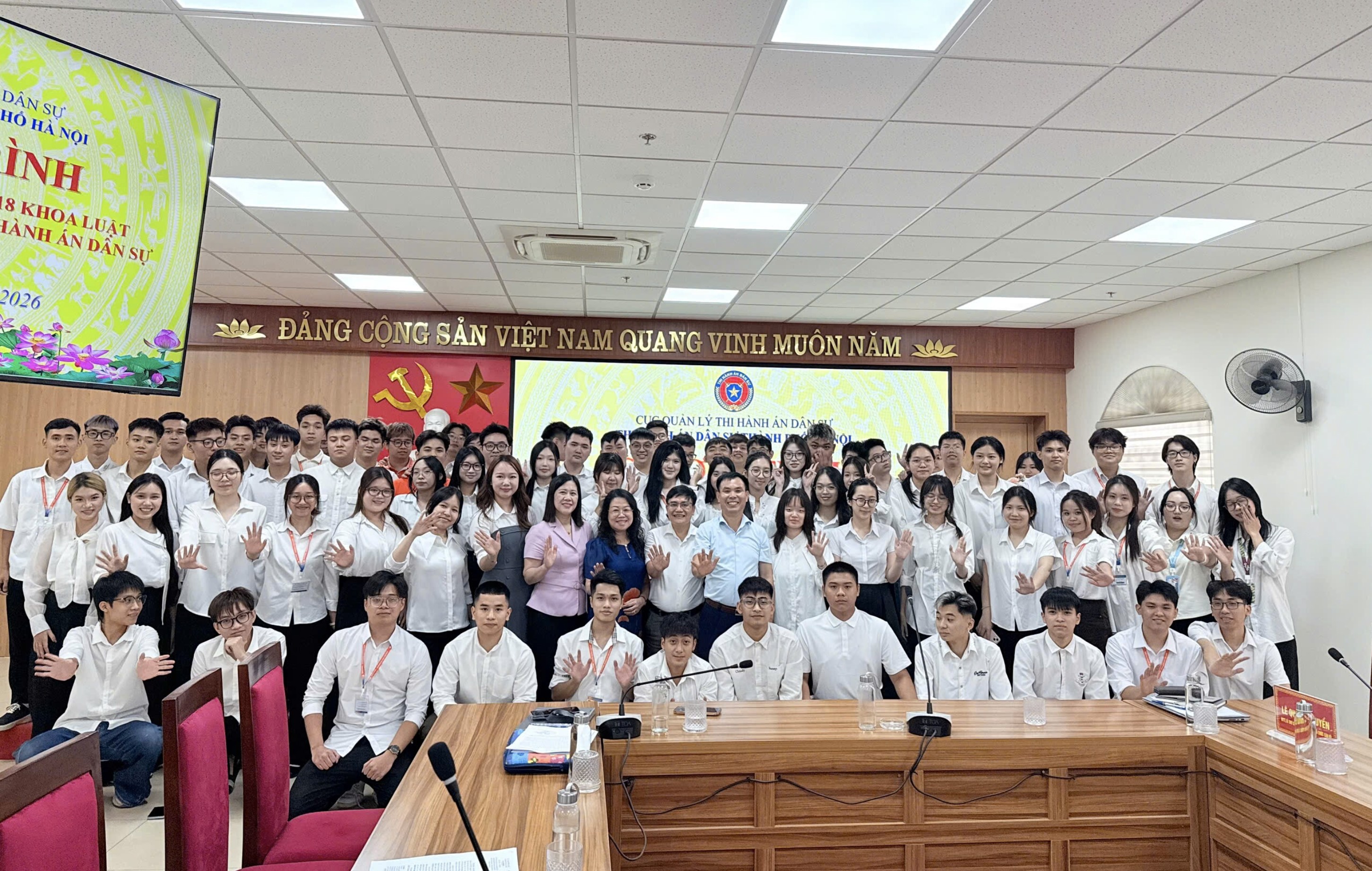 Ảnh đại diện sinh viên khoa luật trường đại học đại nam trải nghiệm thực tế tại thi hành án dân sự thành phố hà nội