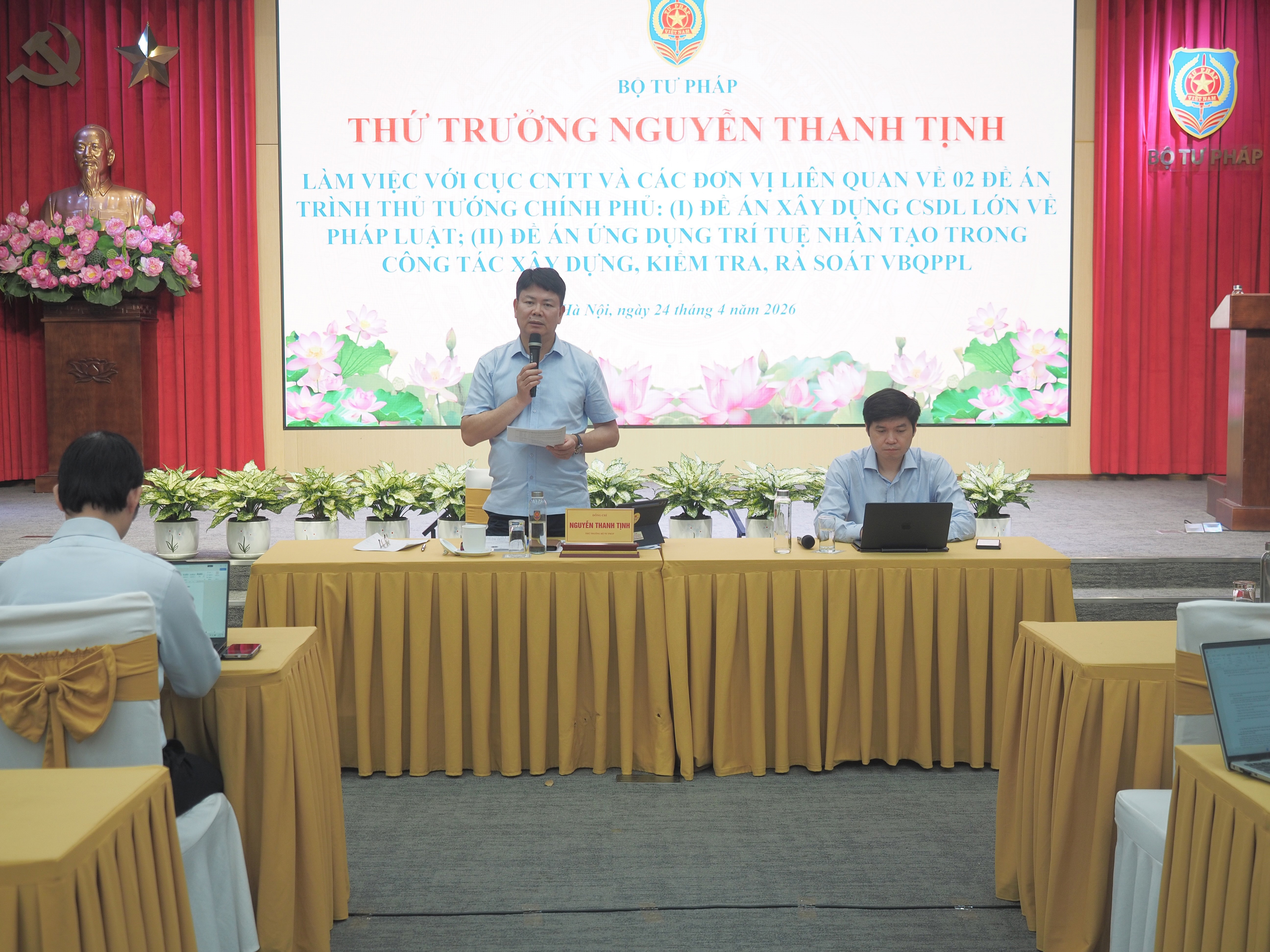 Ảnh đại diện bài viết: thứ trưởng nguyễn thanh tịnh kết luận buổi làm việc.