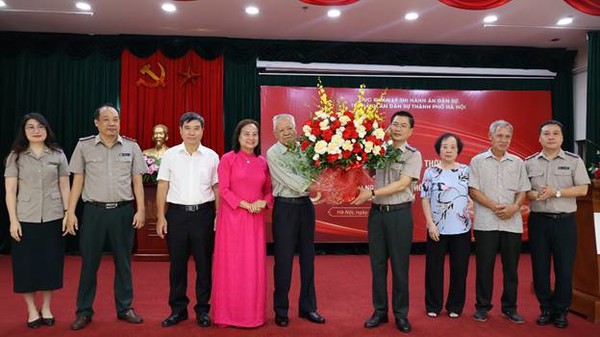 Ảnh đại diện THI HÀNH ÁN DÂN SỰ THÀNH PHỐ HÀ NỘI: ẤM ÁP, TRANG TRỌNG BUỔI GẶP MẶT CÁC THẾ HỆ NGUYÊN CÁN BỘ LÃNH ĐẠO QUA CÁC THỜI KỲ