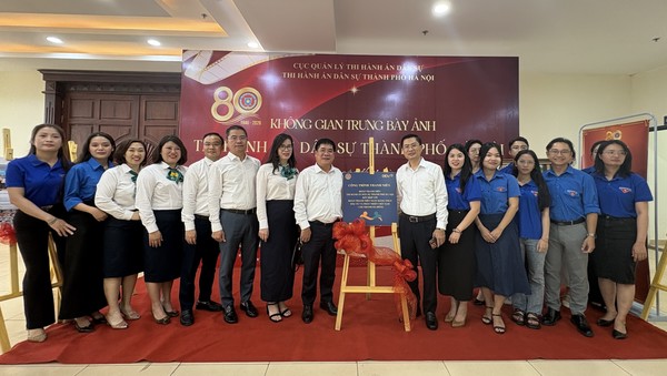 RA MẮT CÔNG TRÌNH THANH NIÊN "TRIỂN LÃM TRANH 80 NĂM THI HÀNH ÁN DÂN SỰ" TRONG KHUÔN KHỔ LỄ KÝ KẾT THỎA THUẬN HỢP TÁC GIỮA THI HÀNH ÁN DÂN SỰ THÀNH PHỐ HÀ NỘI VÀ BIDV CHI NHÁNH HÀ ĐÔNG