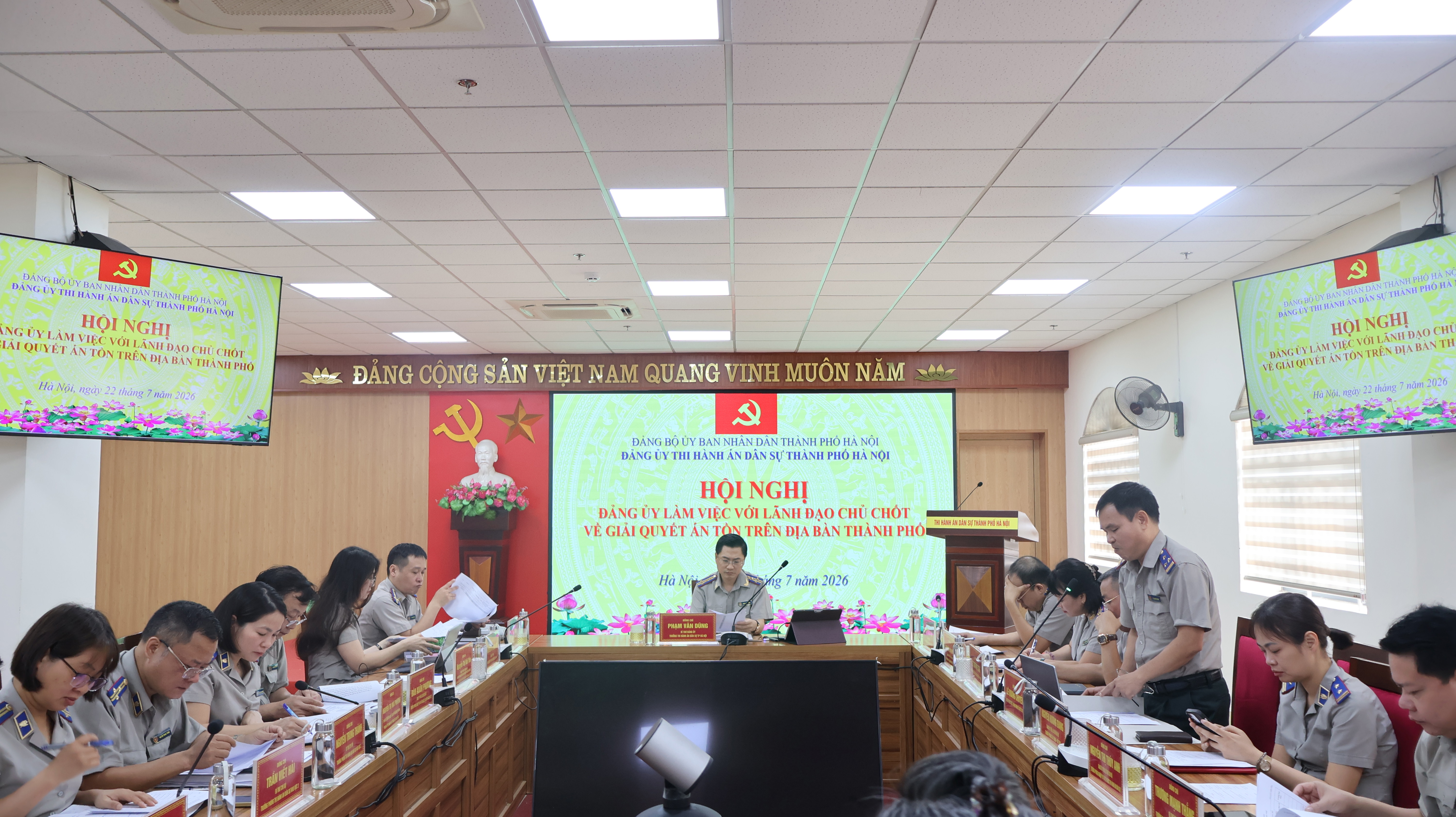 Ảnh đại diện đảng ủy thi hành án dân sự thành phố hà nội làm việc với lãnh đạo chủ chốt về giải quyết án tồn trên địa bàn thành phố hà nội