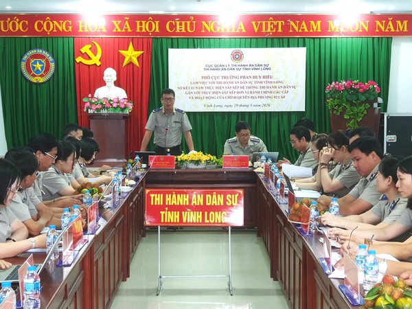 Ảnh đại diện Đồng chí Phan Huy Hiếu - Phó Cục trưởng Cục Quản lý thi hành án dân sự làm việc với Thi hành án dân sự tỉnh Vĩnh Long và Phòng thi hành án dân sự khu vực 10.