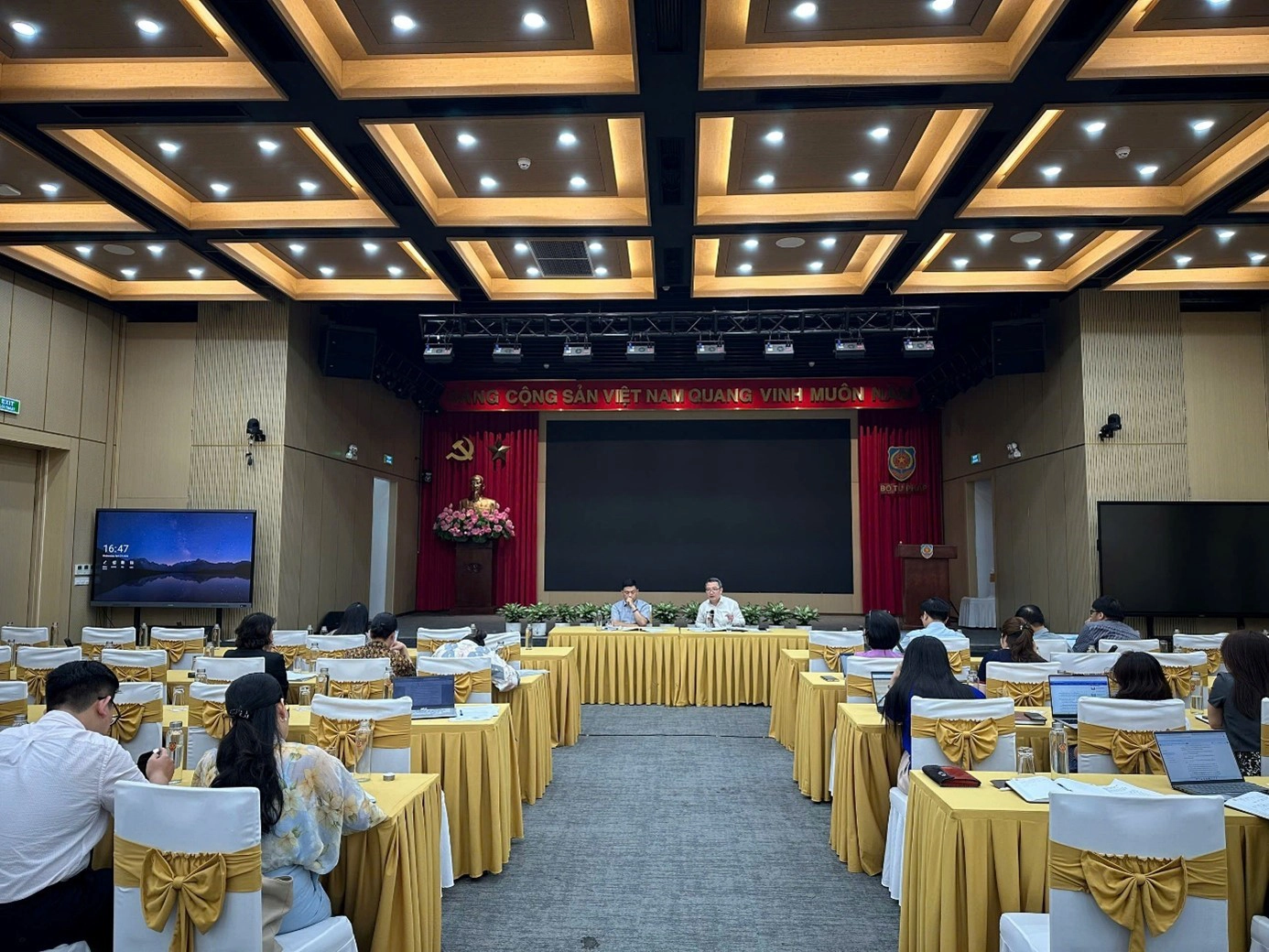 Tập trung hướng dẫn thực hiện rà soát, đề xuất xử lý văn bản quy phạm pháp luật bảo đảm phù hợp với chủ trương, đường lối của Đảng