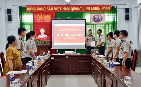 Ảnh đại diện Phòng THADS Khu vực 5 - Cần Thơ: Tổ chức lễ kết nạp Đảng viên mới hướng tới kỷ niệm 80 năm ngày Truyền thống Thi hành án dân sự