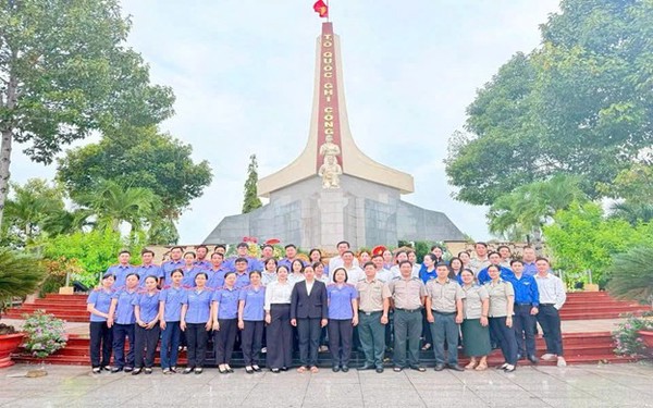 Ảnh đại diện Phòng Thi hành án dân sự Khu vực 2 - Cần Thơ phối hợp tổ chức Lễ viếng Nghĩa trang Liệt sĩ Long Tuyền nhân kỷ niệm ngày 27/7
