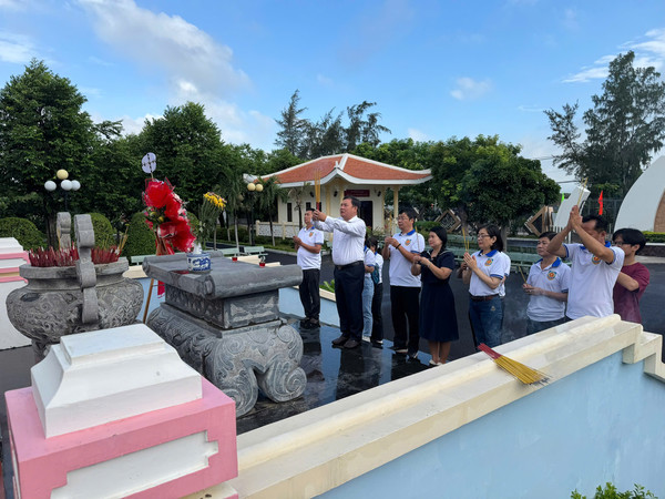 Ảnh đại diện Dâng hương tưởng niệm anh hùng liệt sĩ và thăm gia đình thương binh Rừng Sác - Cần Giờ