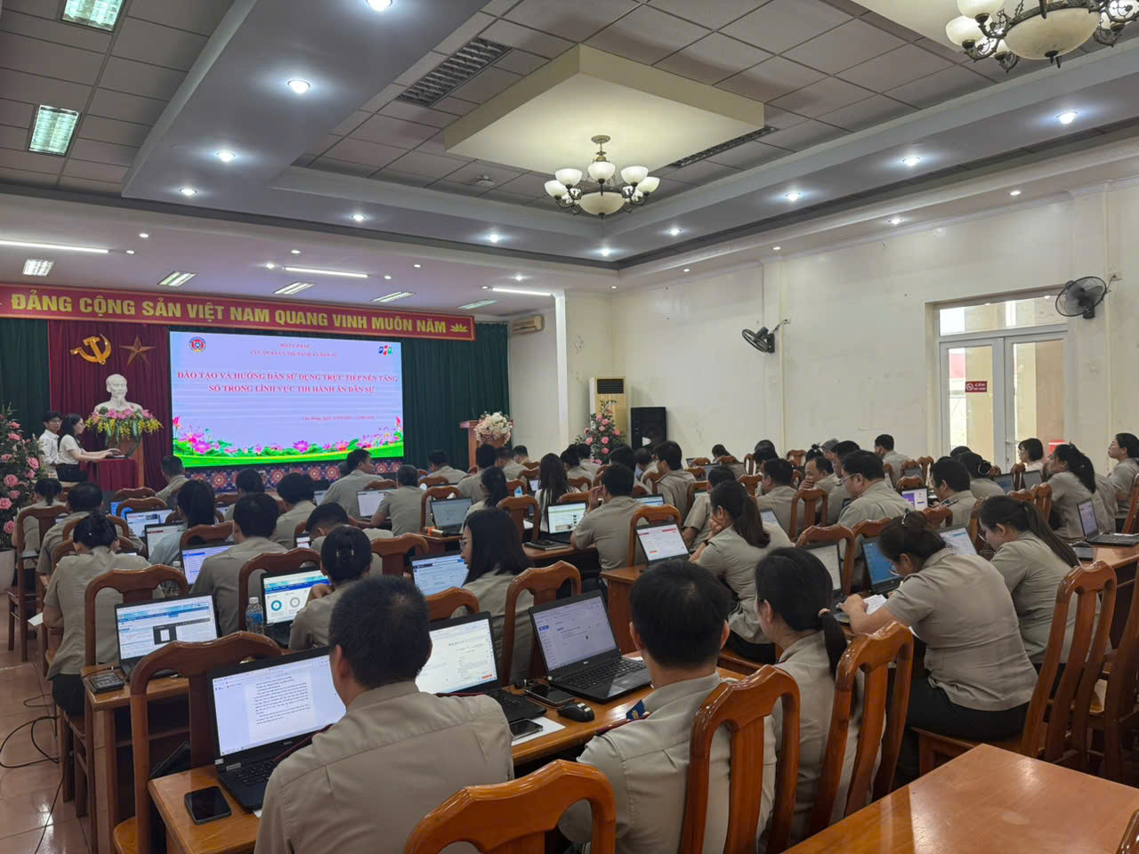 tap-huan-20256-3-019e1be8970b77c3945546709e116edb.jpg Tap huan 20256 (3).jpg