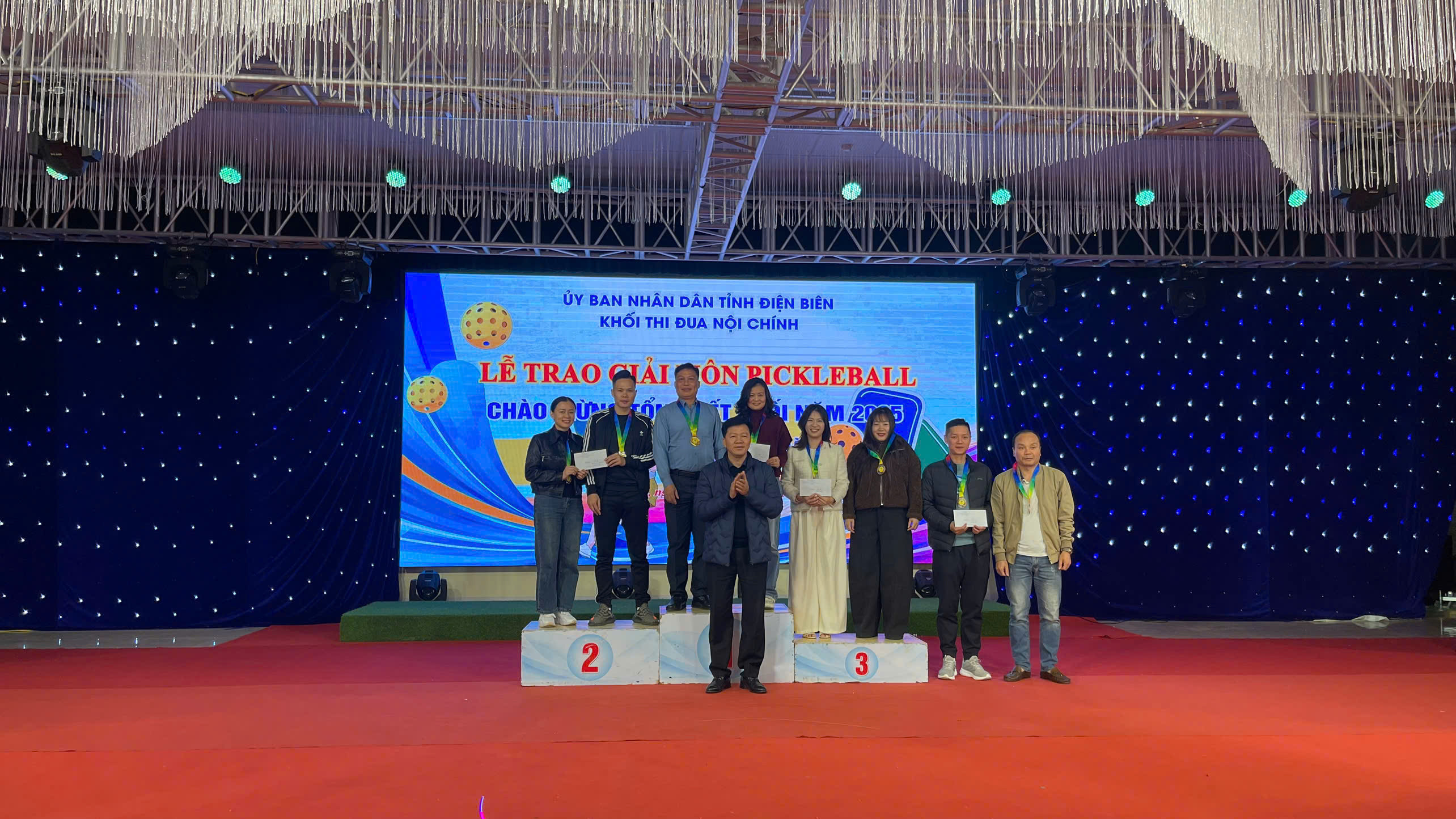 tham-gia-the-thao-khoi-noi-chinh-019e61ac4ffa770fb0c7e02a5984a63a.jpg tham gia thể thao khối Nội chính.jpg