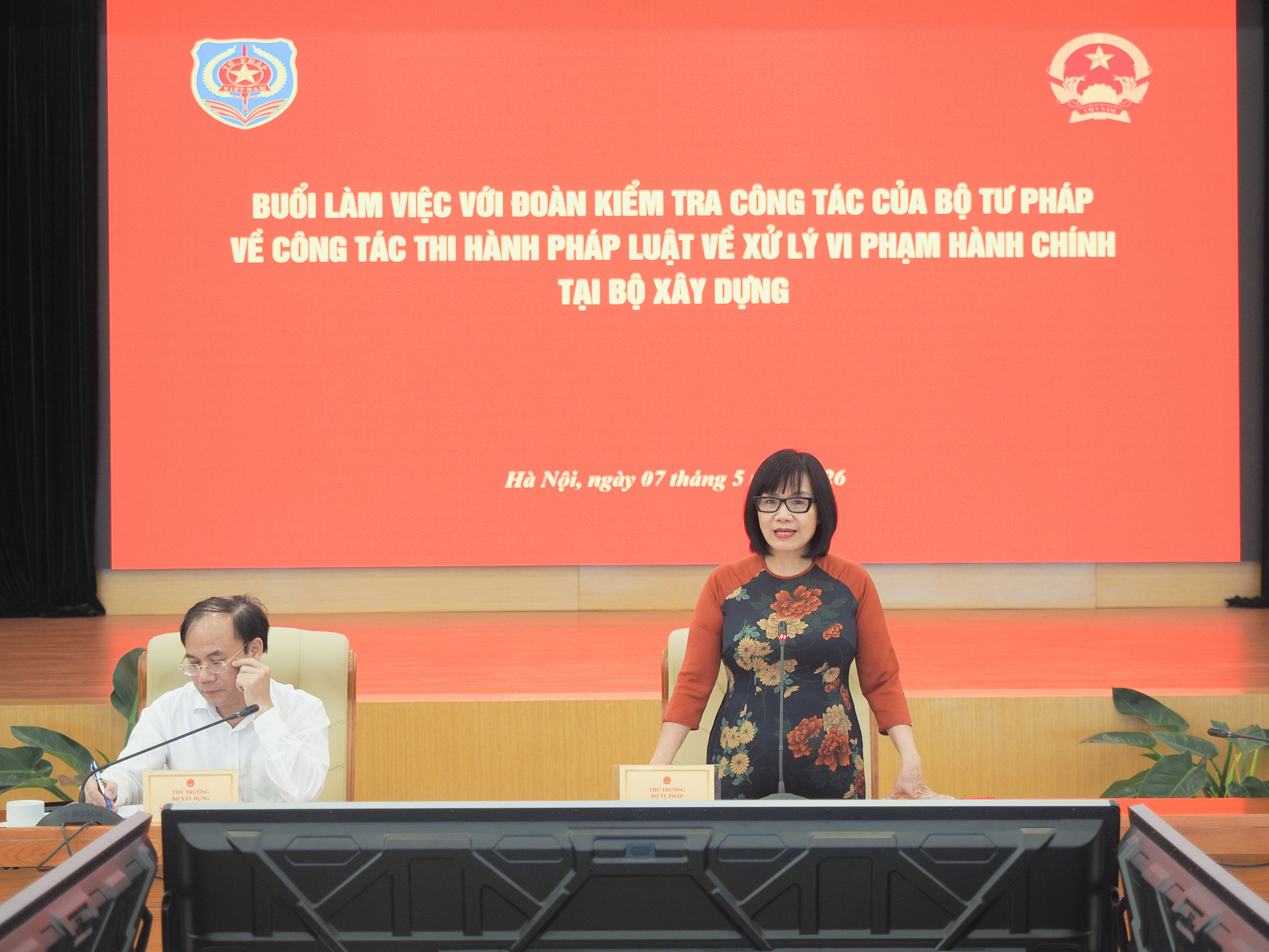 Ảnh đại diện bài viết: thứ trưởng đặng hoàng oanh kết luận buổi làm việc.