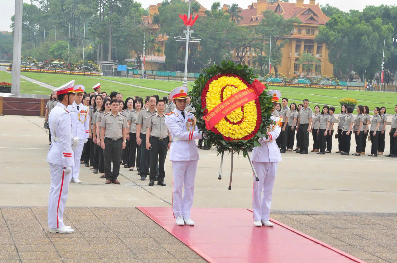 Thi hành án dân sự thành phố Hà Nội tổ chức Lễ dâng hương tại Lăng Chủ tịch Hồ Chí Minh