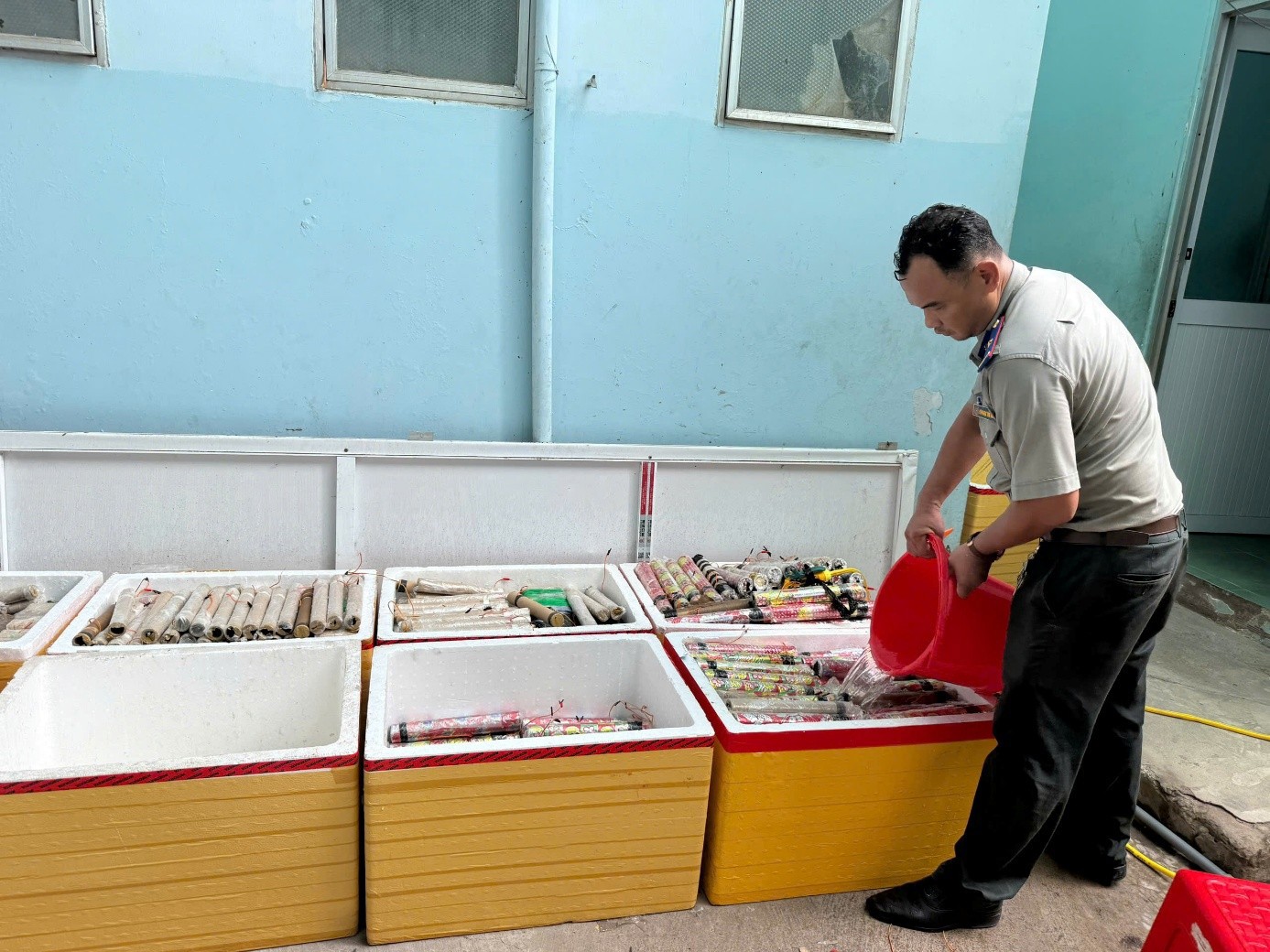 Ti&ecirc;u hủy ph&aacute;o 6.jpg