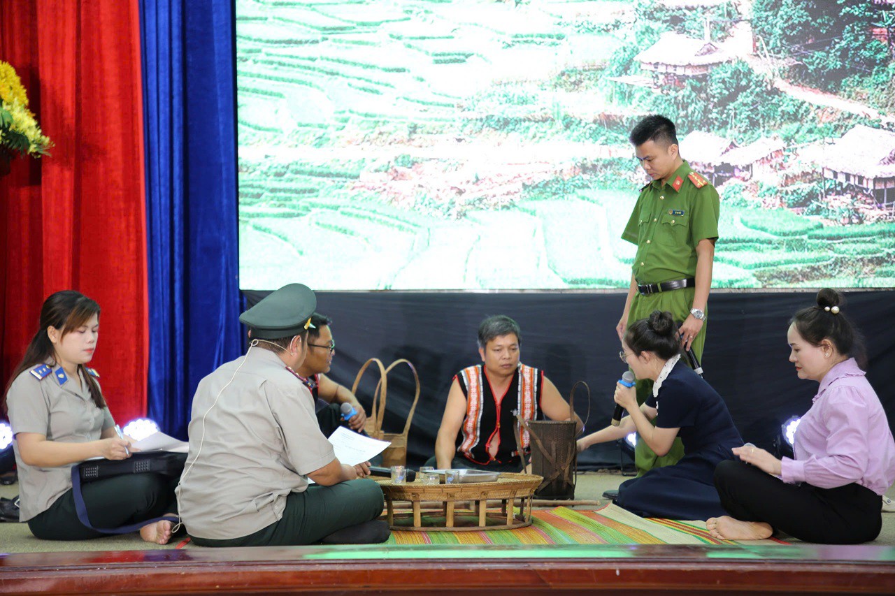 tieu-pham-11-12-019e5d19afbd7148b48b0eb2eec14bc9.jpg tieu pham 11,12.jpg