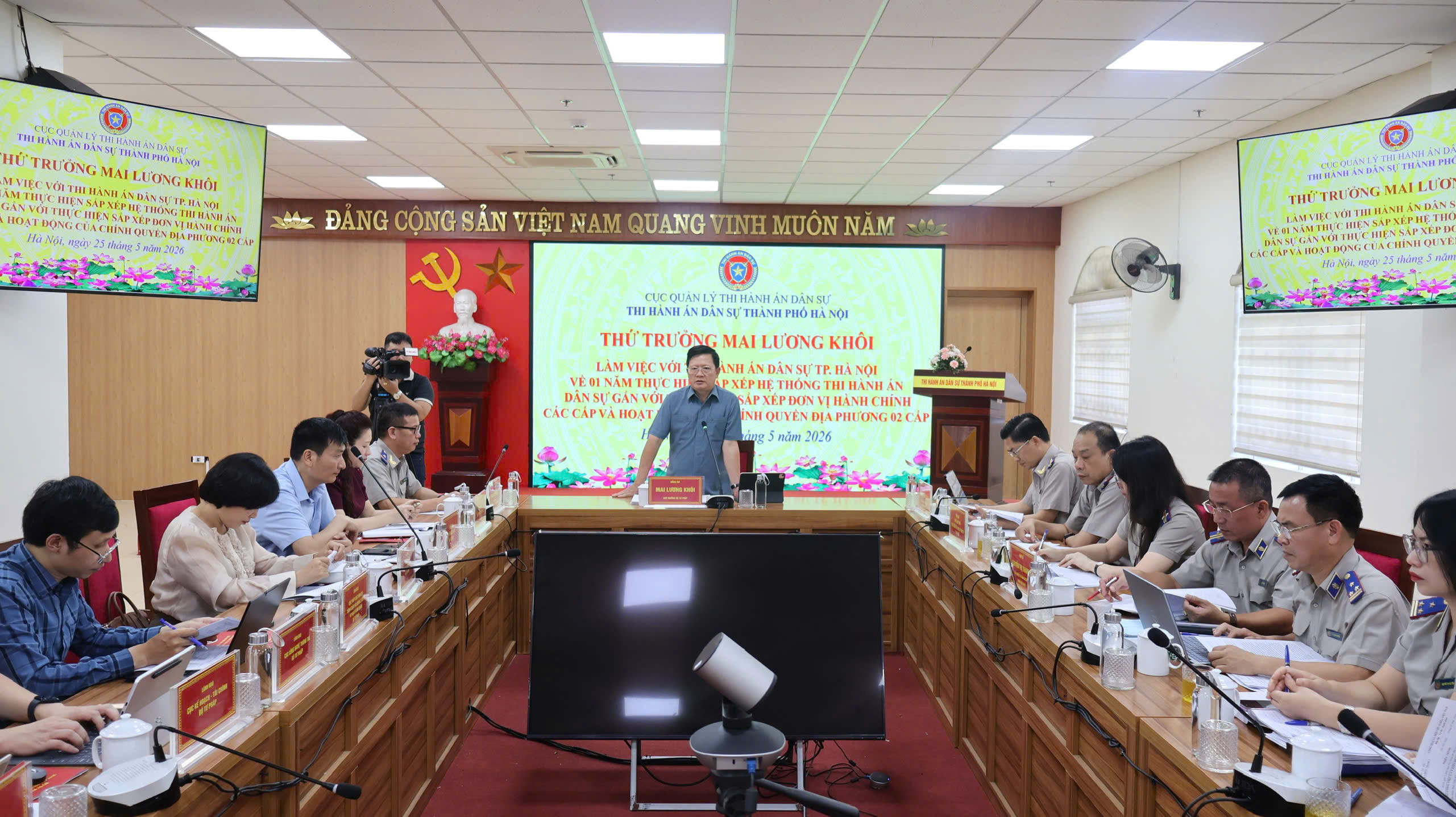 Ảnh đại diện thi hành án dân sự thành phố hà nội làm việc với đoàn kiểm tra của bộ tư pháp về sơ kết 01 năm thực hiện sắp xếp hệ thống thi hành án dân sự