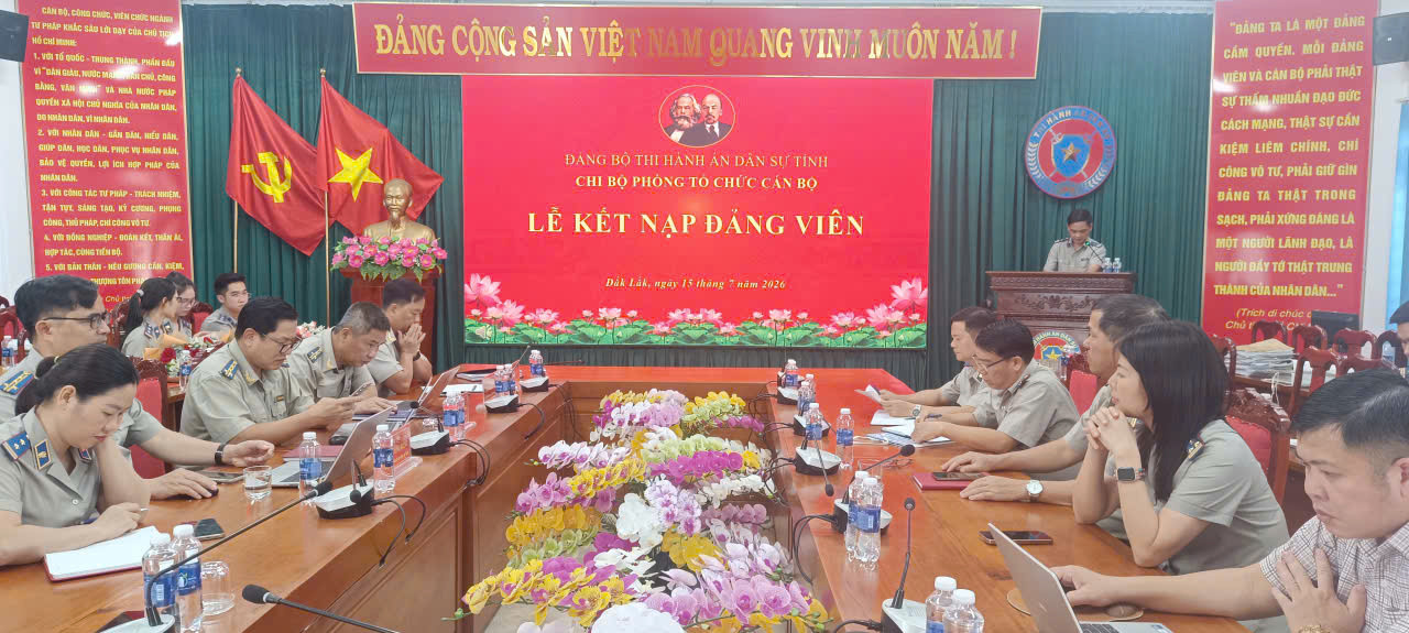 Ảnh đại diện lễ kết nạp đảng viên mới 