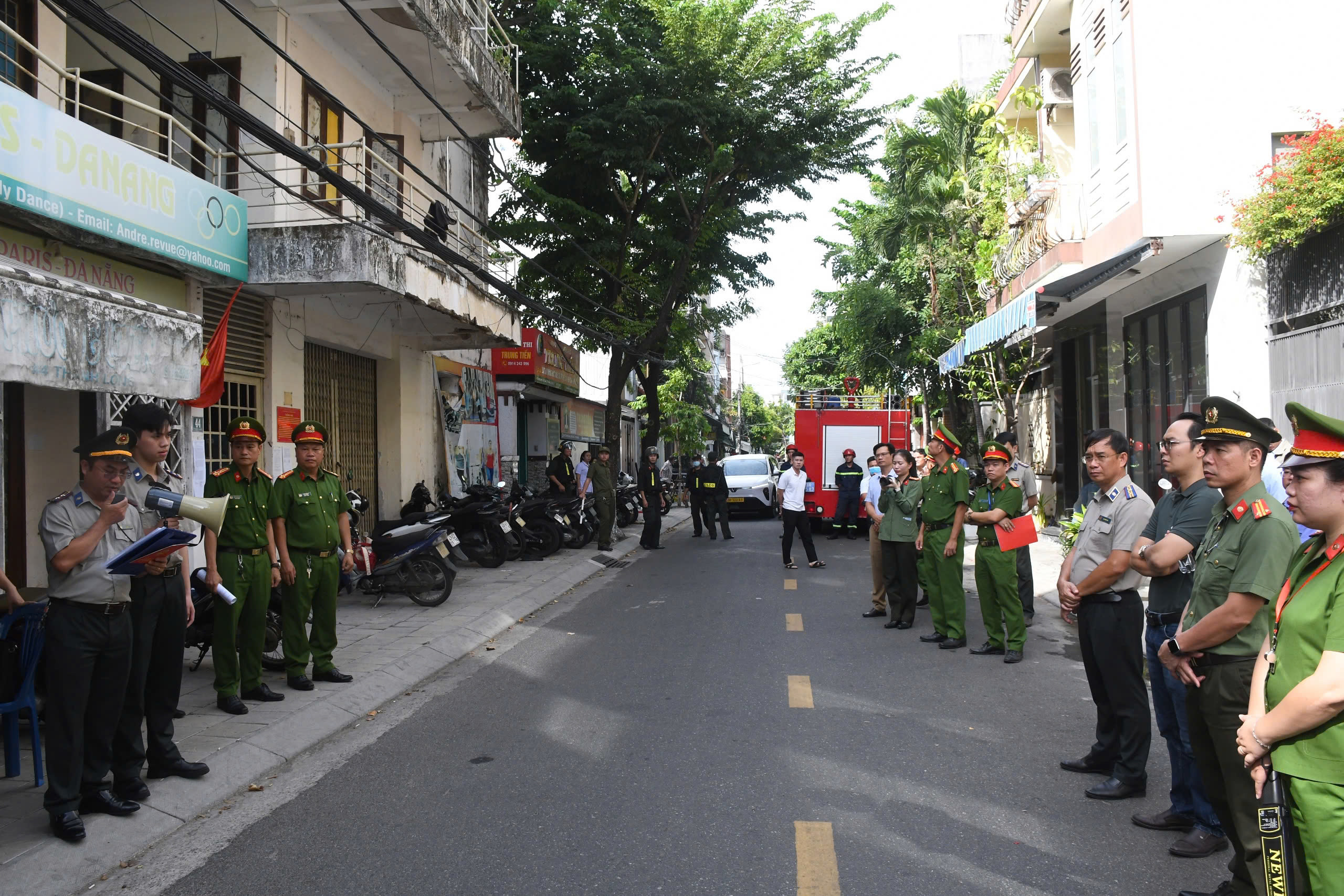 toan-canh-buoi-lam-viec-019f2048a07d710b96a31f840235ab9e.jpg Toàn cảnh buổi làm việc.jpg