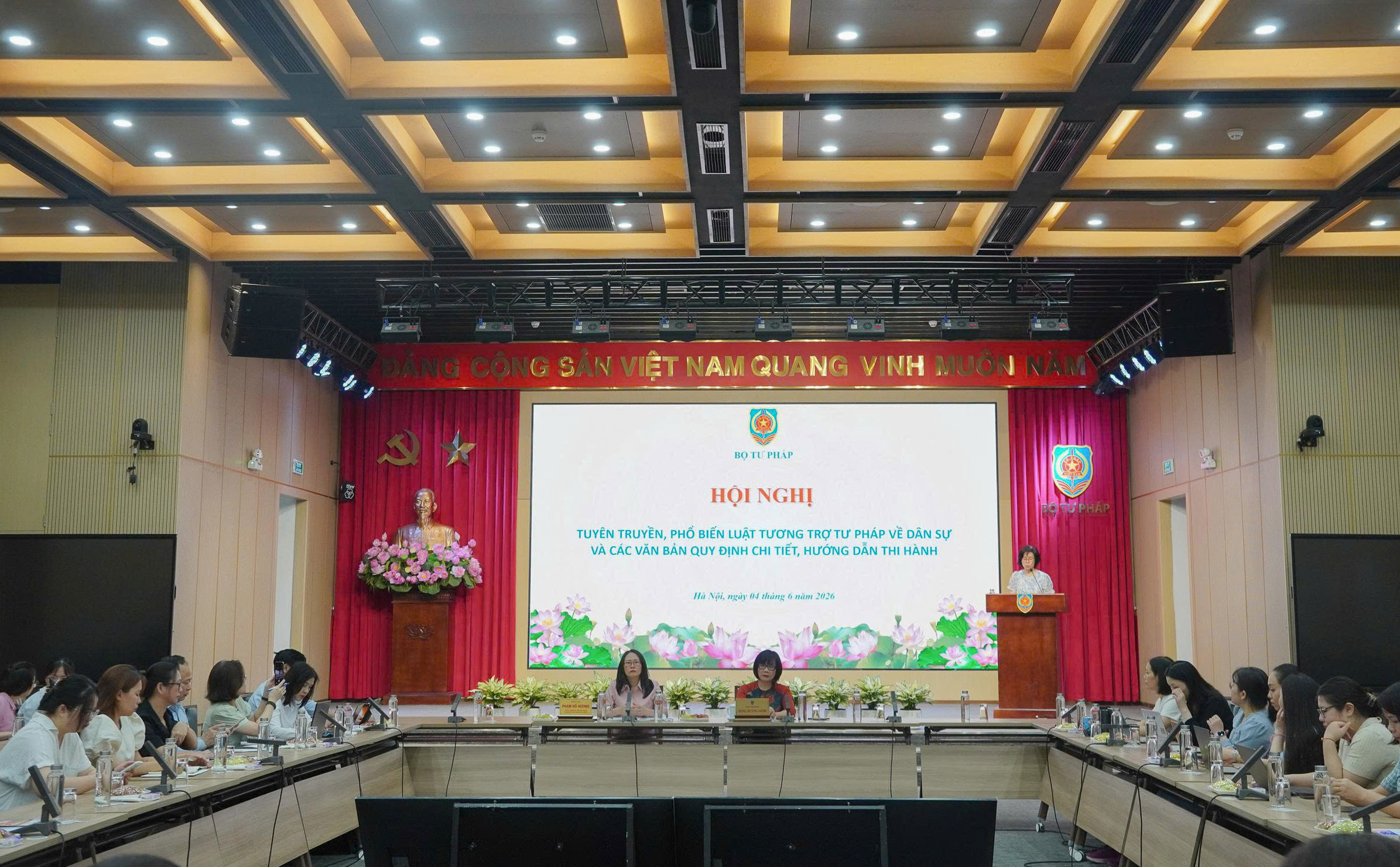 toan-canh-hoi-nghi-anh-pmai-019e9210b92473859be865c3acc9c255.jpg Toàn cảnh Hội nghị Ảnh PMai.jpg