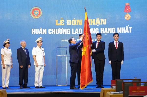 Ảnh đại diện Cục Quản lý Thi hành án dân sự đón nhận Huân chương Lao động hạng Nhất