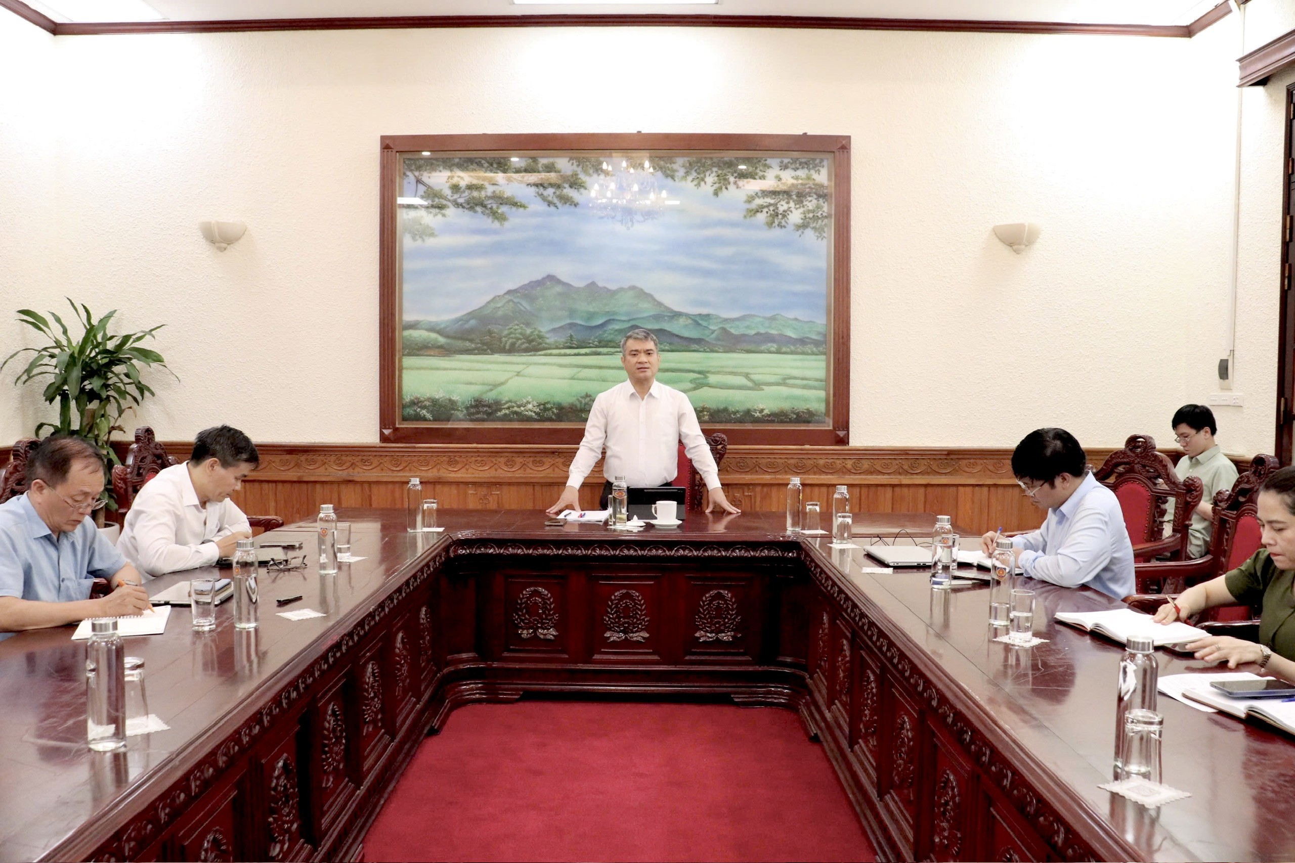 Ảnh đại diện bài viết: thứ trưởng nguyễn thanh tú phát biểu tại buổi làm việc với viện chiến lược và khoa học pháp lý.