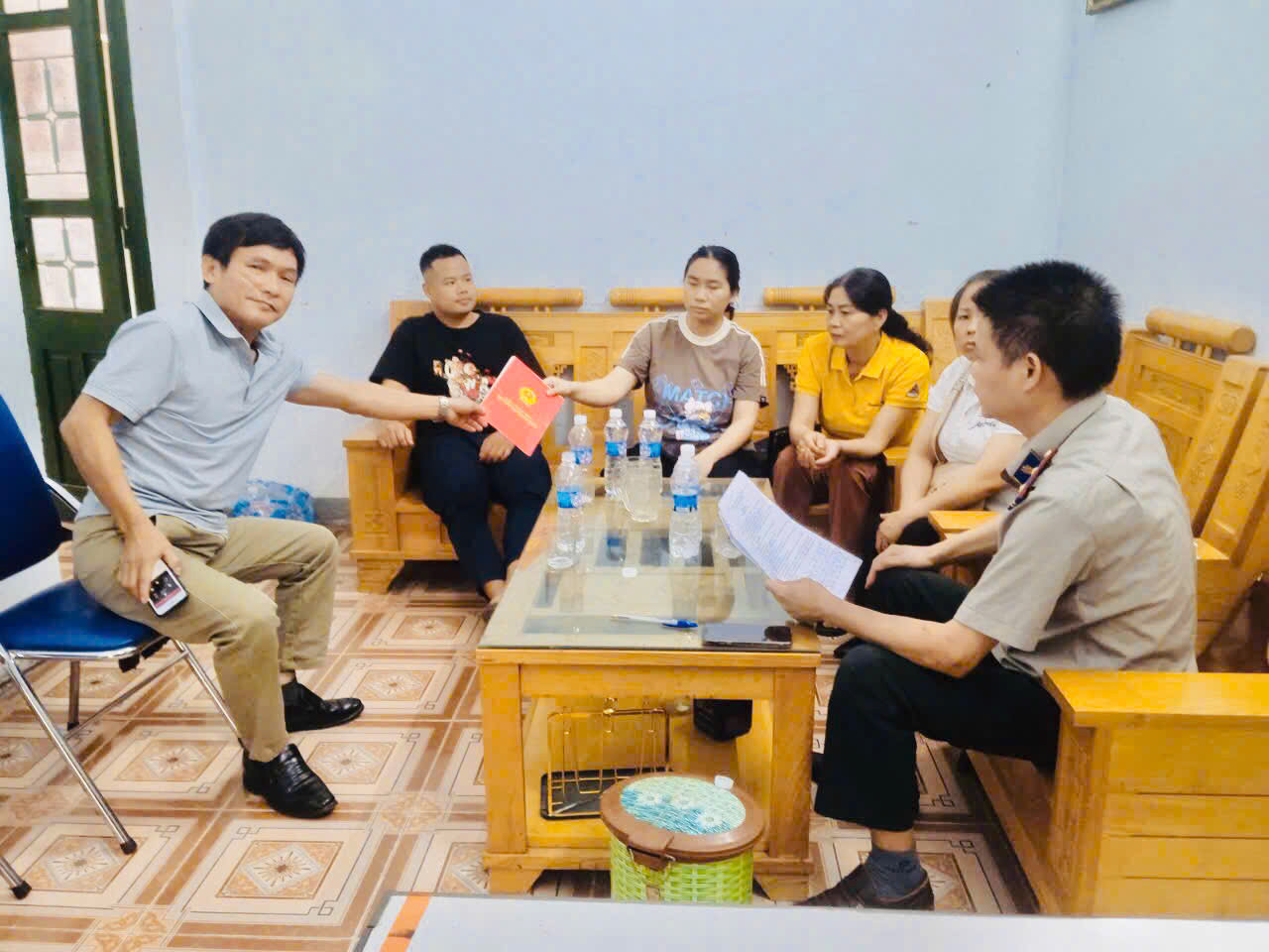 Ảnh đại diện Phòng Thi hành án dân sự khu vực 4 - Sơn La đẩy nhanh tiến độ giải quyết các vụ việc khó khăn, phức tạp, kéo dài lập thành tích cao hướng tới kỷ niệm 80 năm Ngày Truyền thống THADS, kỷ niệm 81 năm Ngày Truyền thống Ngành Tư pháp