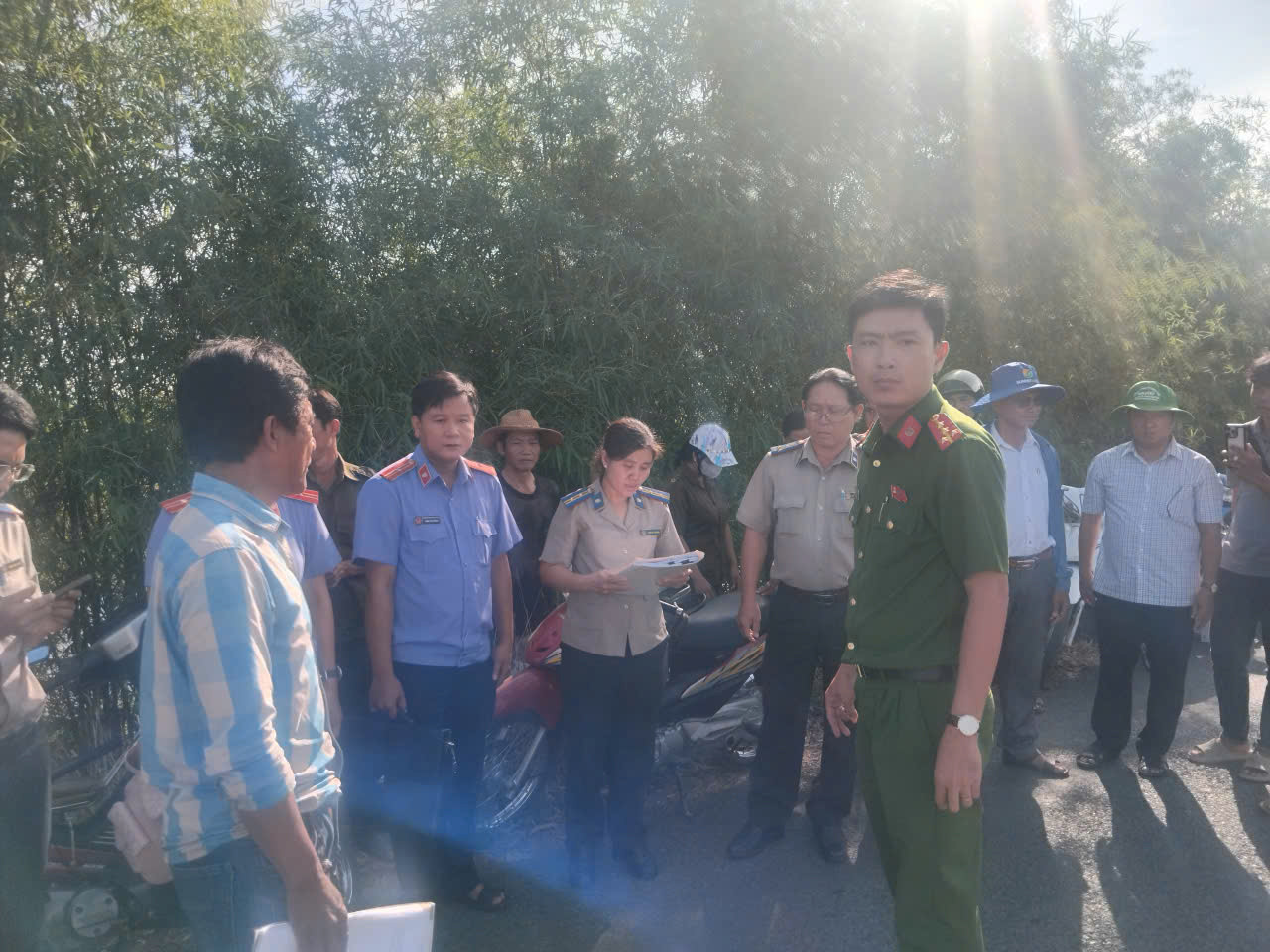Ảnh đại diện phòng thi hành án dân sự khu vực 12 tổ chức cưỡng chế chuyển giao quyền sử dụng đất