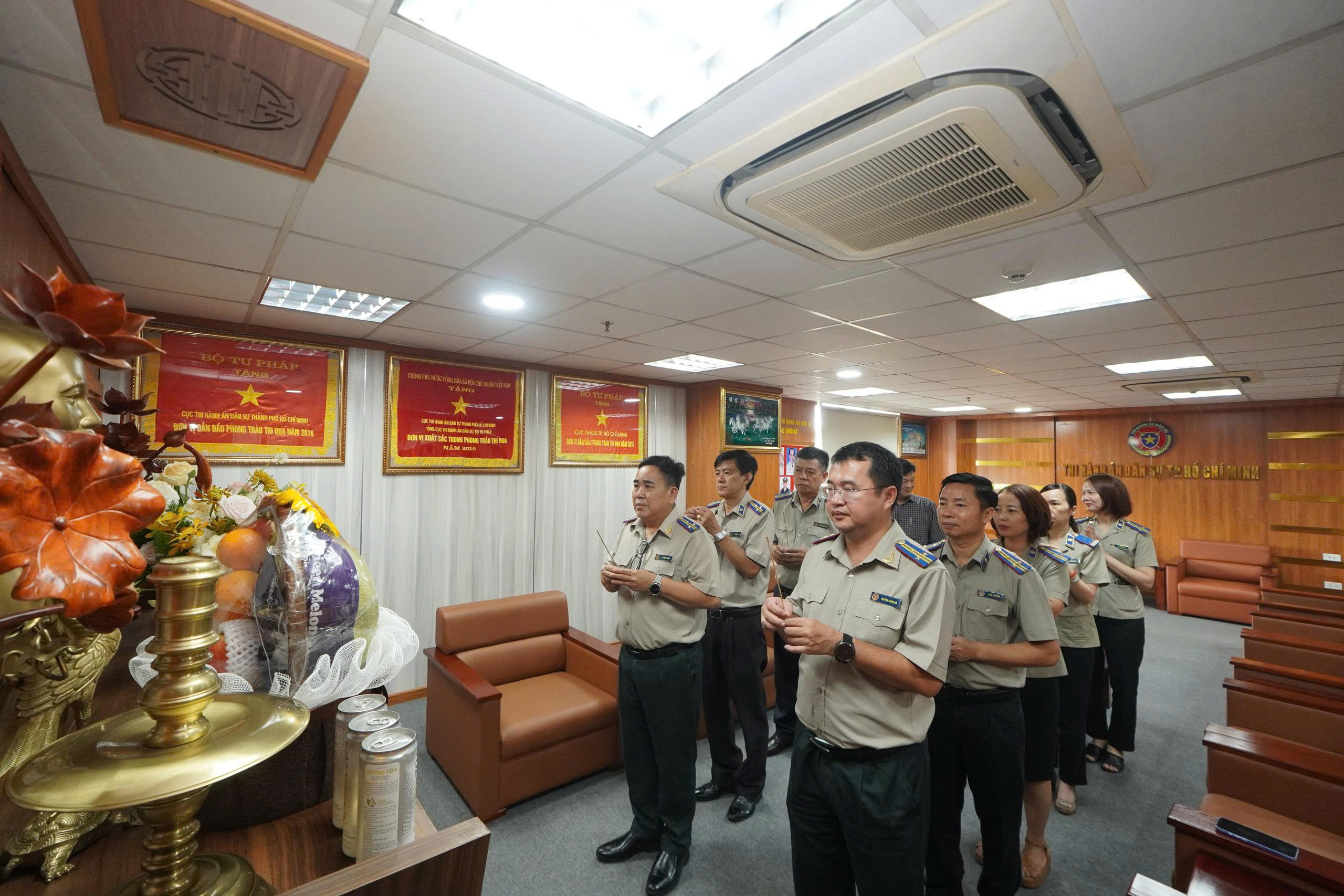 Ảnh đại diện Thi hành án dân sự Thành phố Hồ Chí Minh dâng hương nhân Kỷ niệm 136 năm Ngày sinh Chủ tịch Hồ Chí Minh
