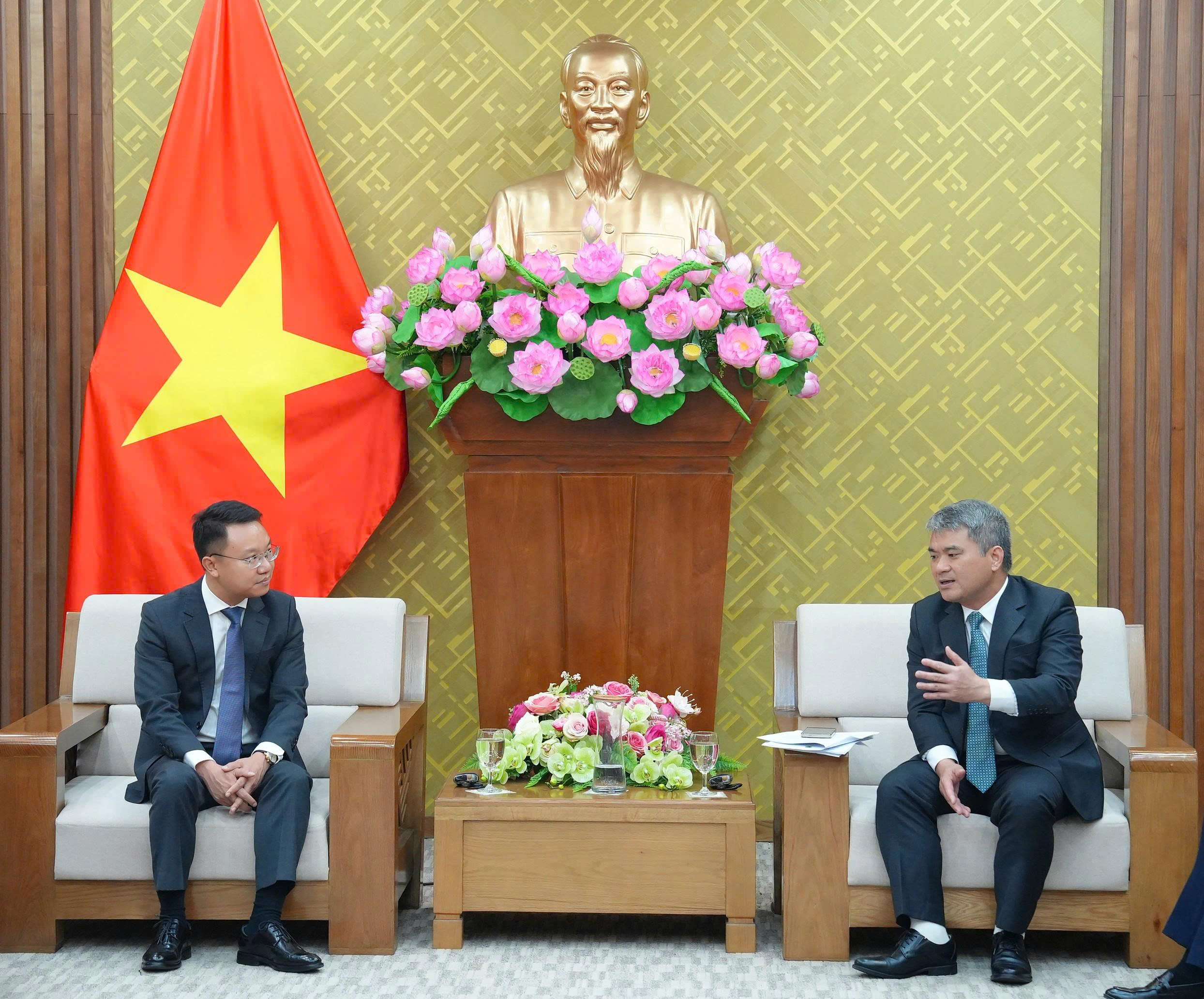 Thứ trưởng Nguyễn Thanh Tú tiếp Phó Chủ tịch EuroCham Việt Nam